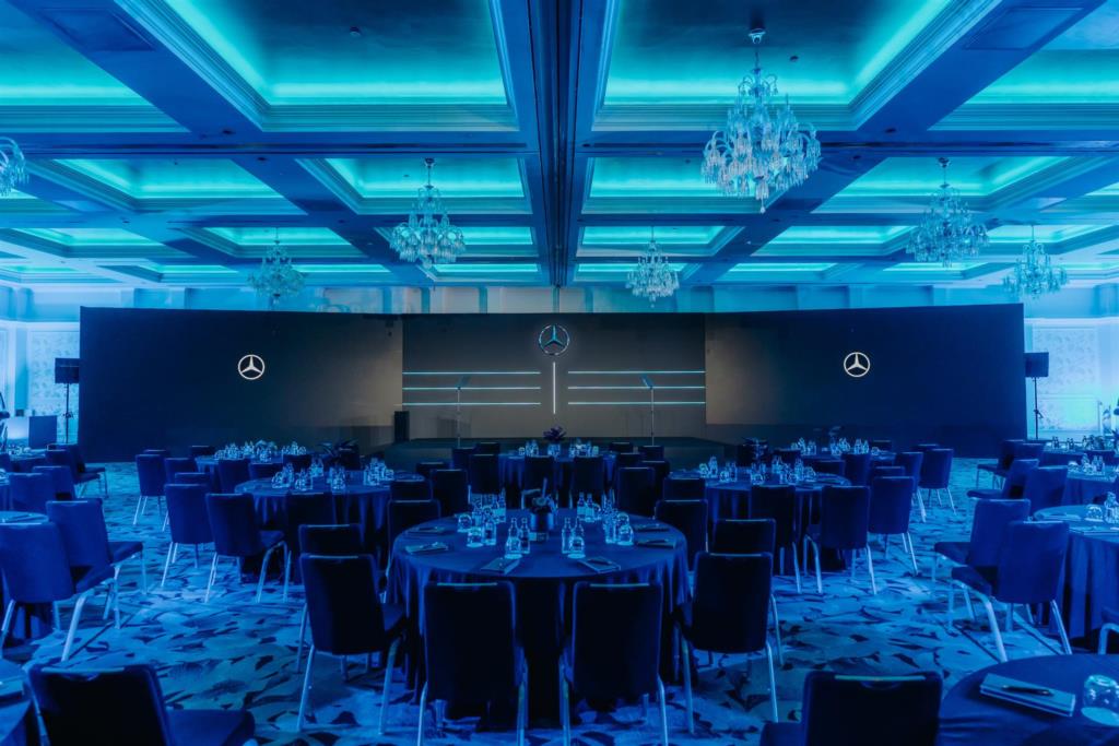 Midlands Truck & Van Win Gold Award for Best Customer Service Team at Mercedes-Benz Vans Dealer of the Year awards 