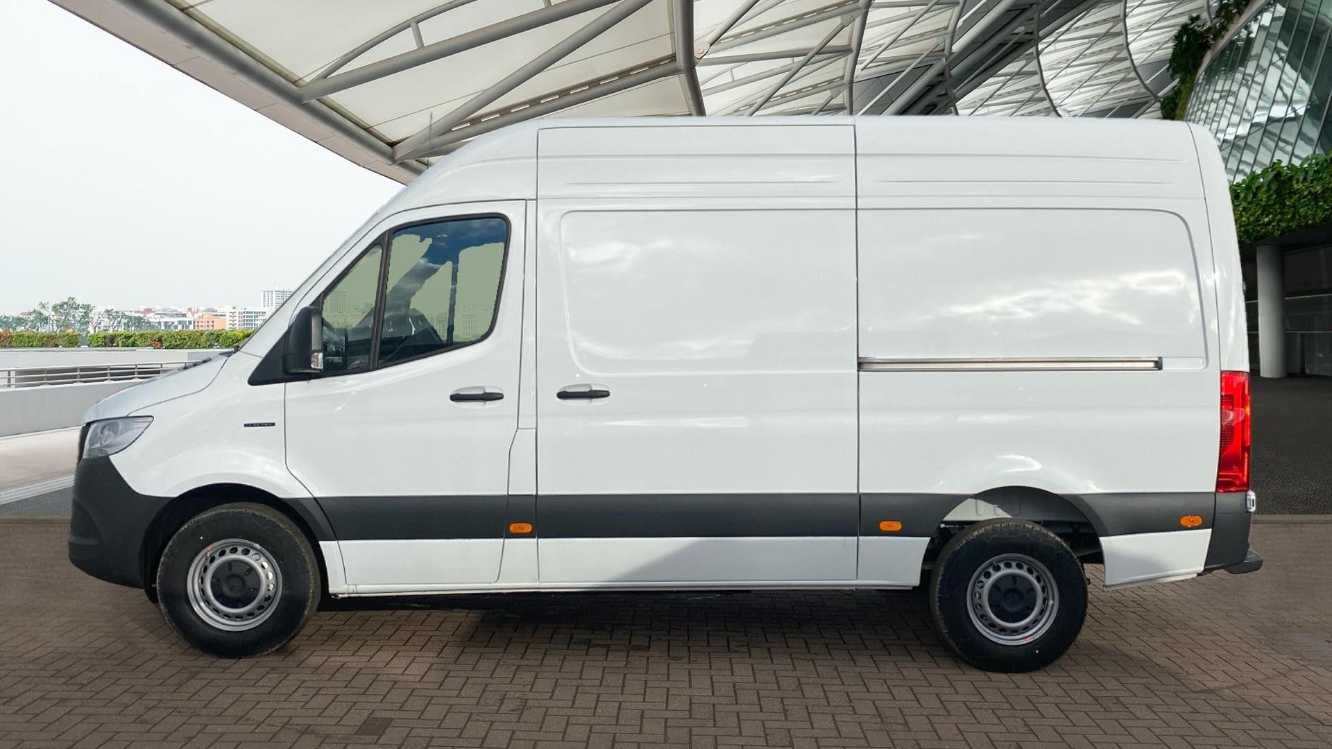 314 81kWh PRO Auto L2 H2 5dr Image 17