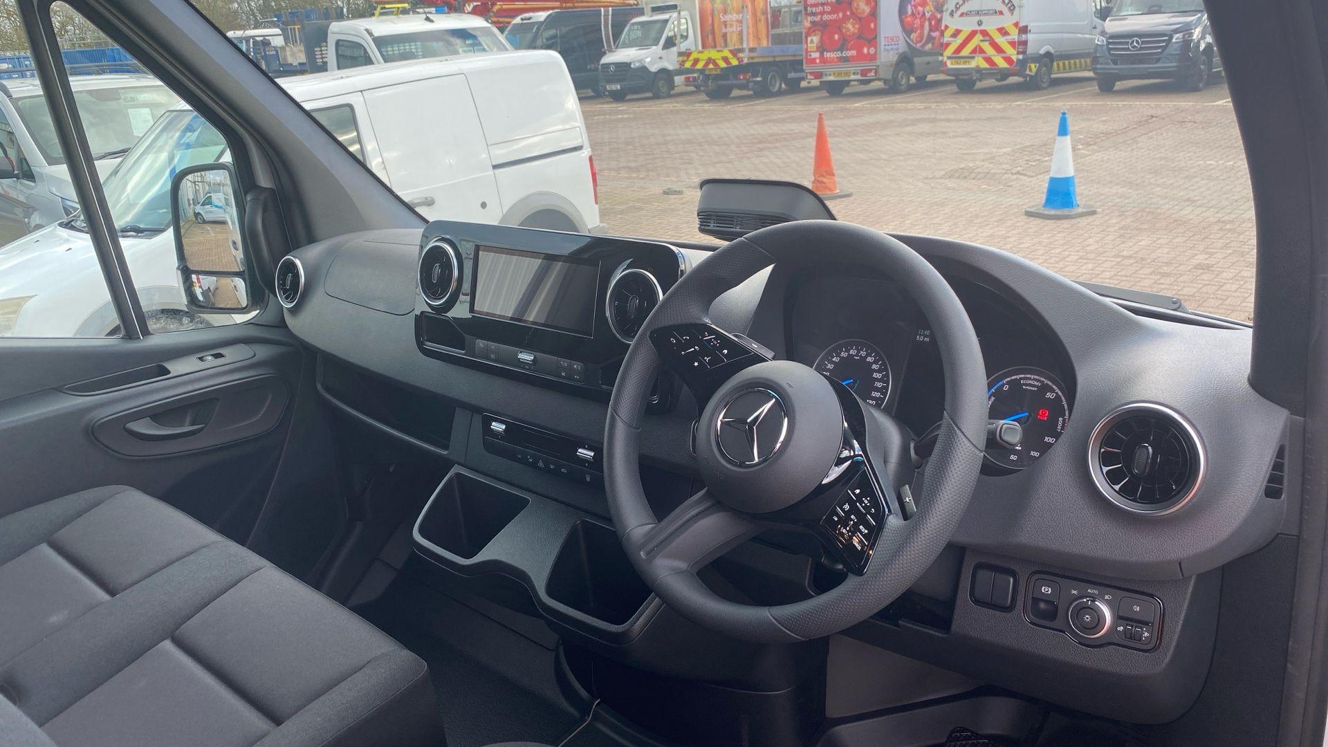 314 81kWh PRO Auto L2 H2 5dr Image 19