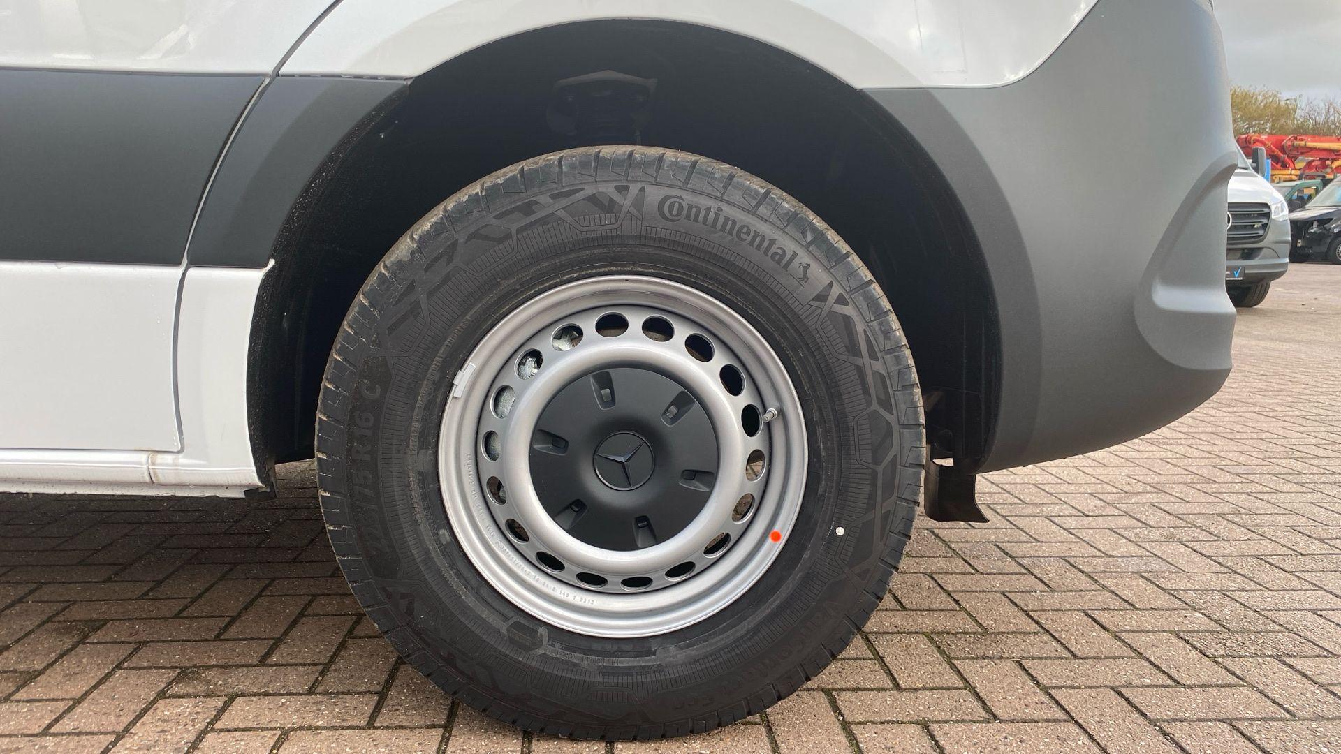 314 81kWh PRO Auto L2 H2 5dr Image 22