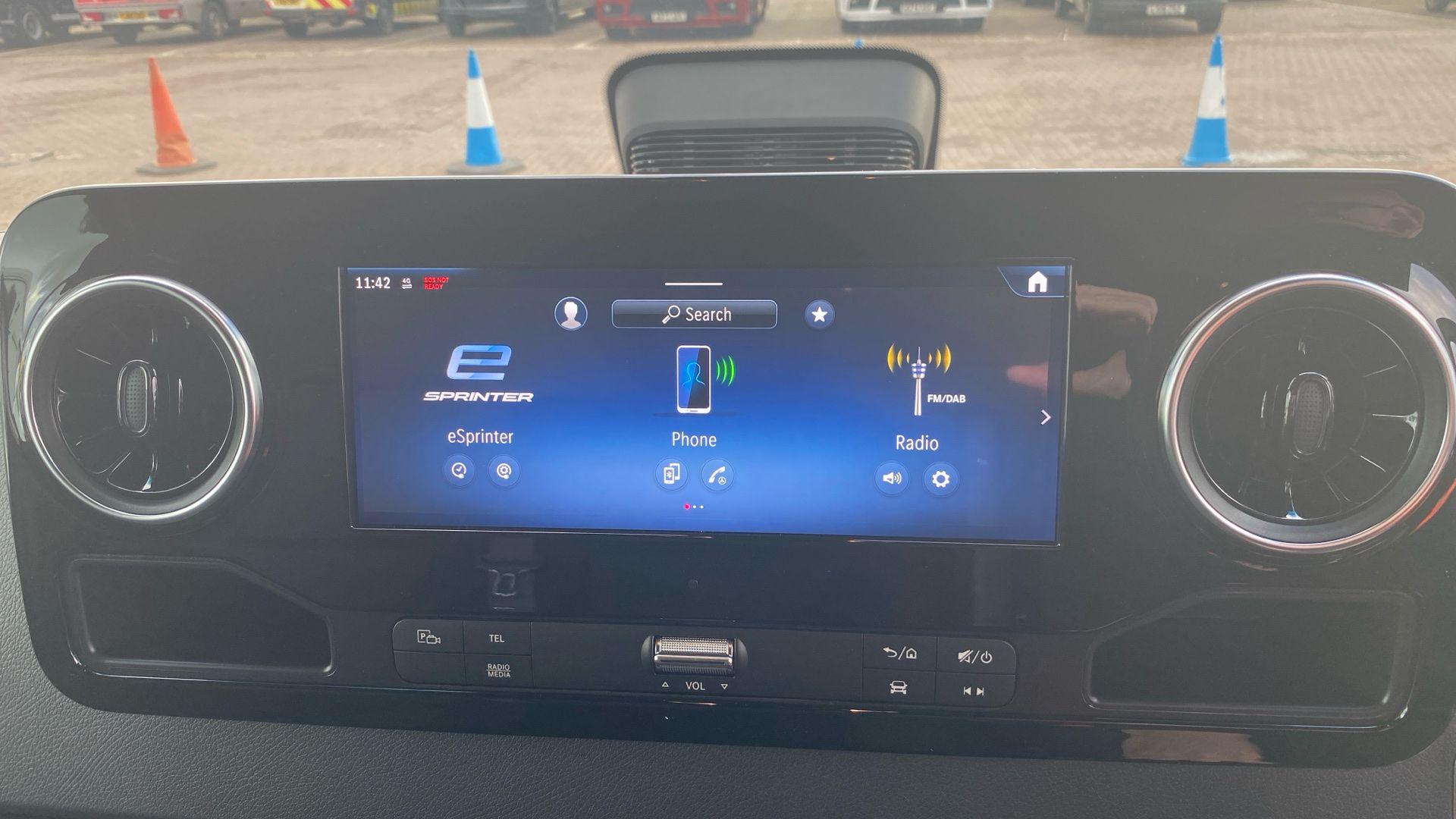 314 81kWh PRO Auto L2 H2 5dr Image 24