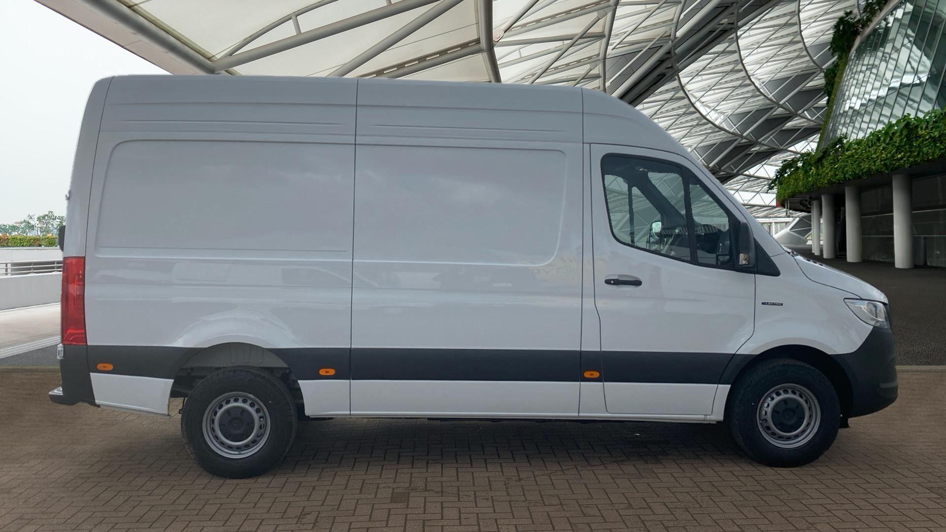 314 81kWh PRO Auto L2 H2 5dr Image 27
