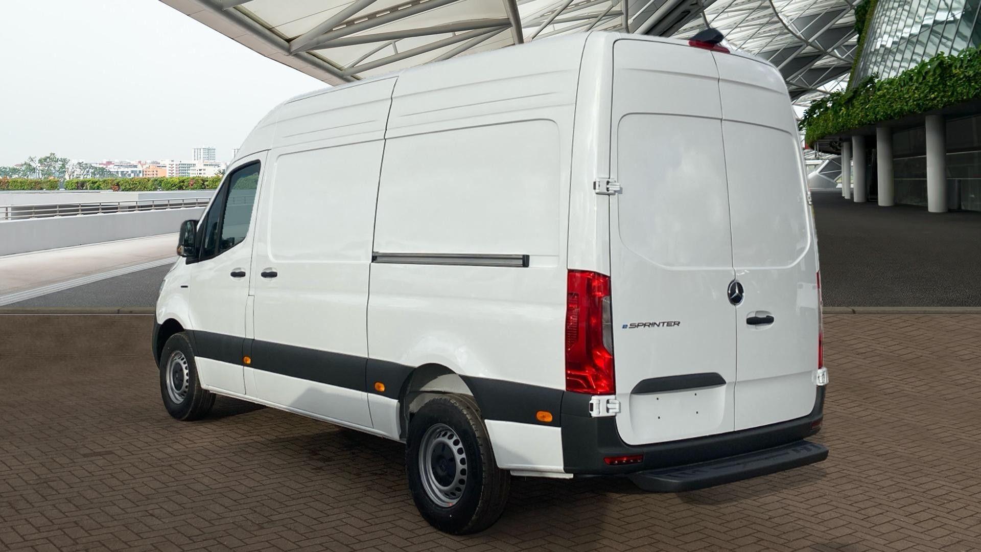 314 81kWh PRO Auto L2 H2 5dr Image 30