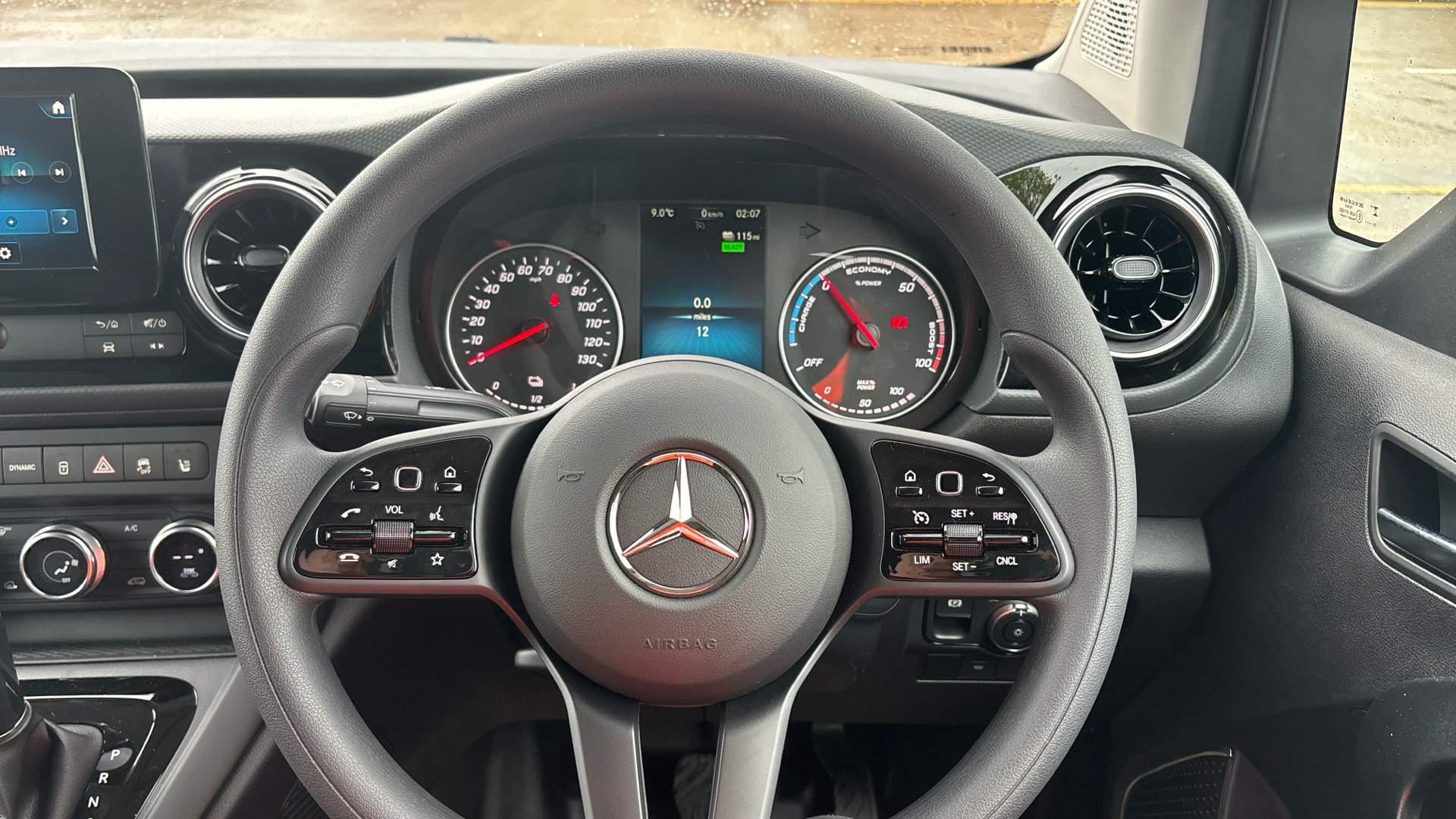 45kWh Progressive Auto L1 5dr Image 26