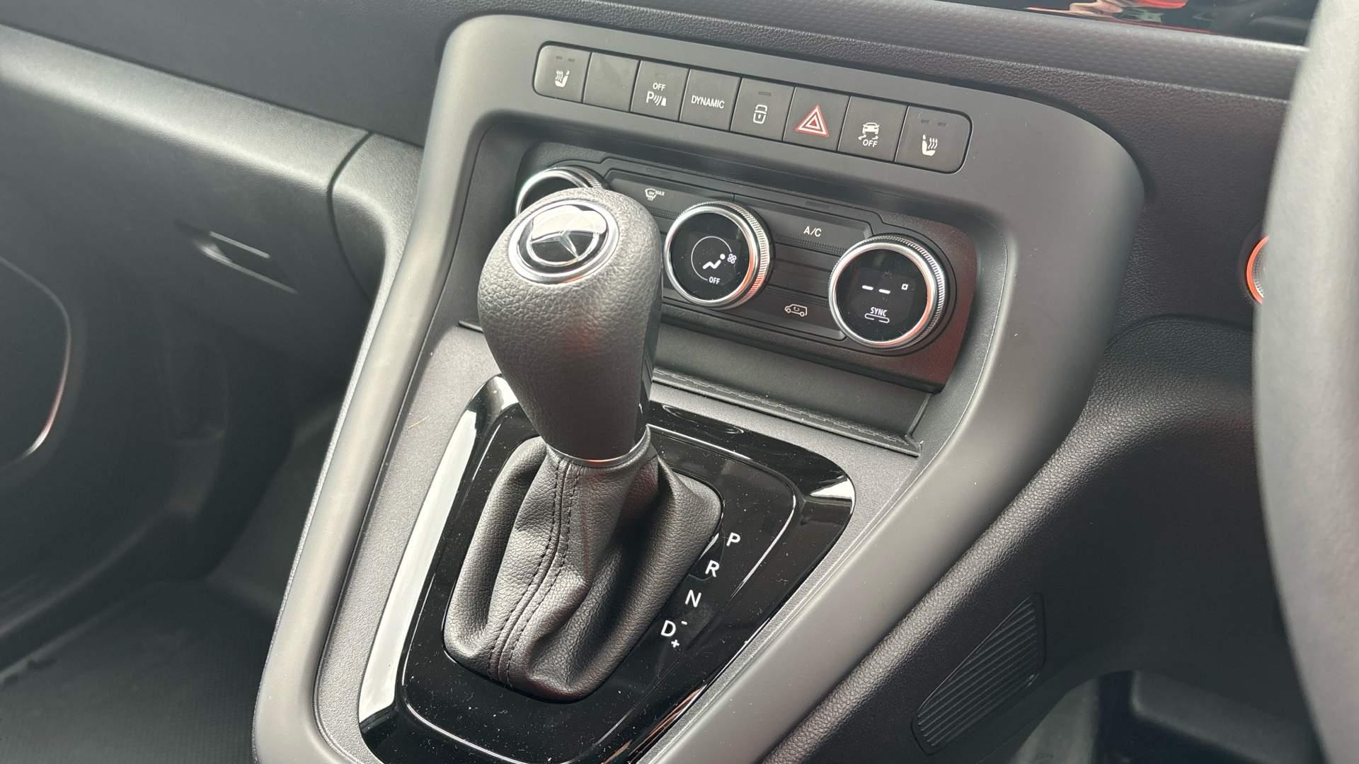 45kWh Progressive Auto L1 5dr Image 27