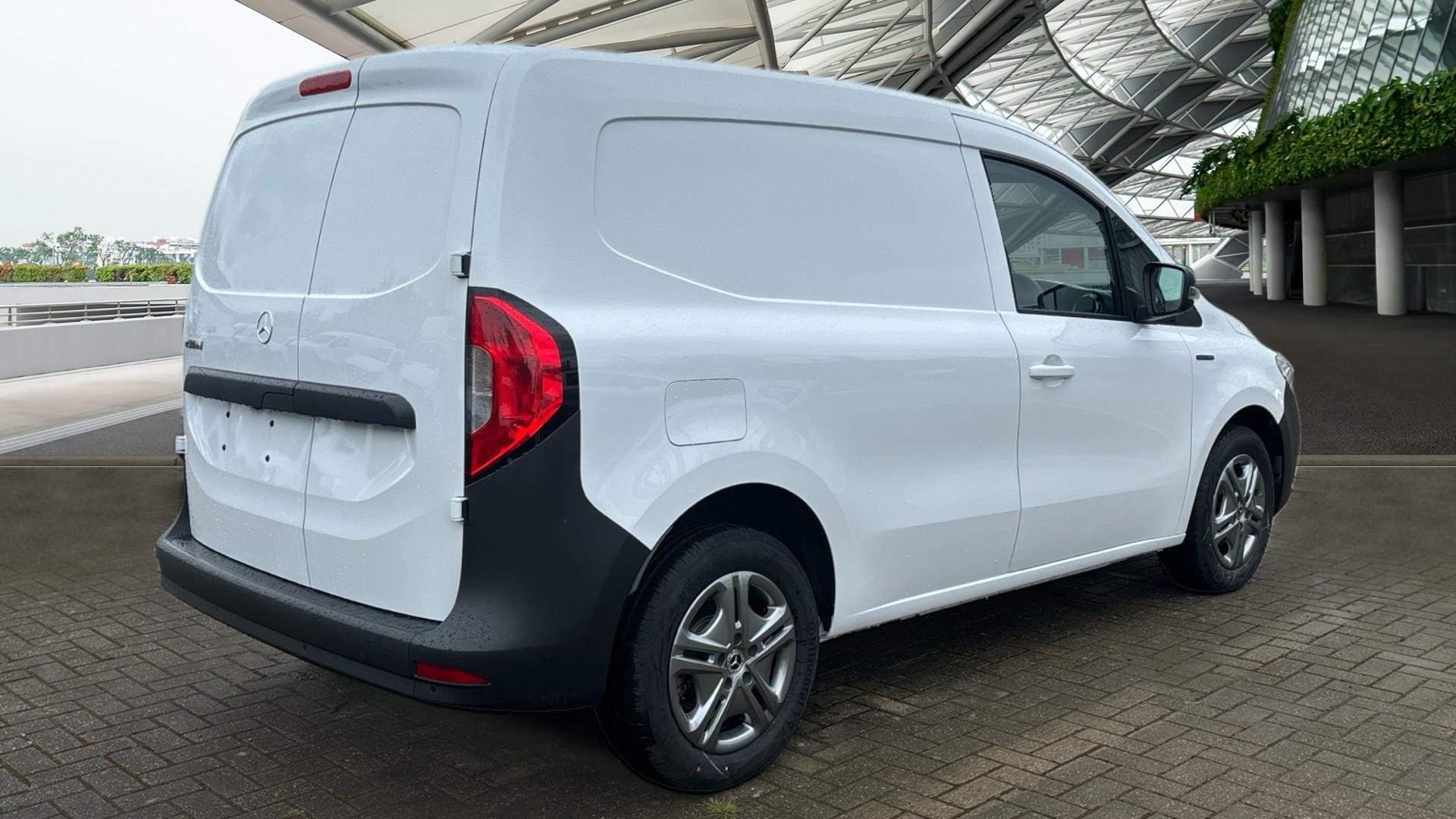 45kWh Progressive Auto L1 5dr Image 35