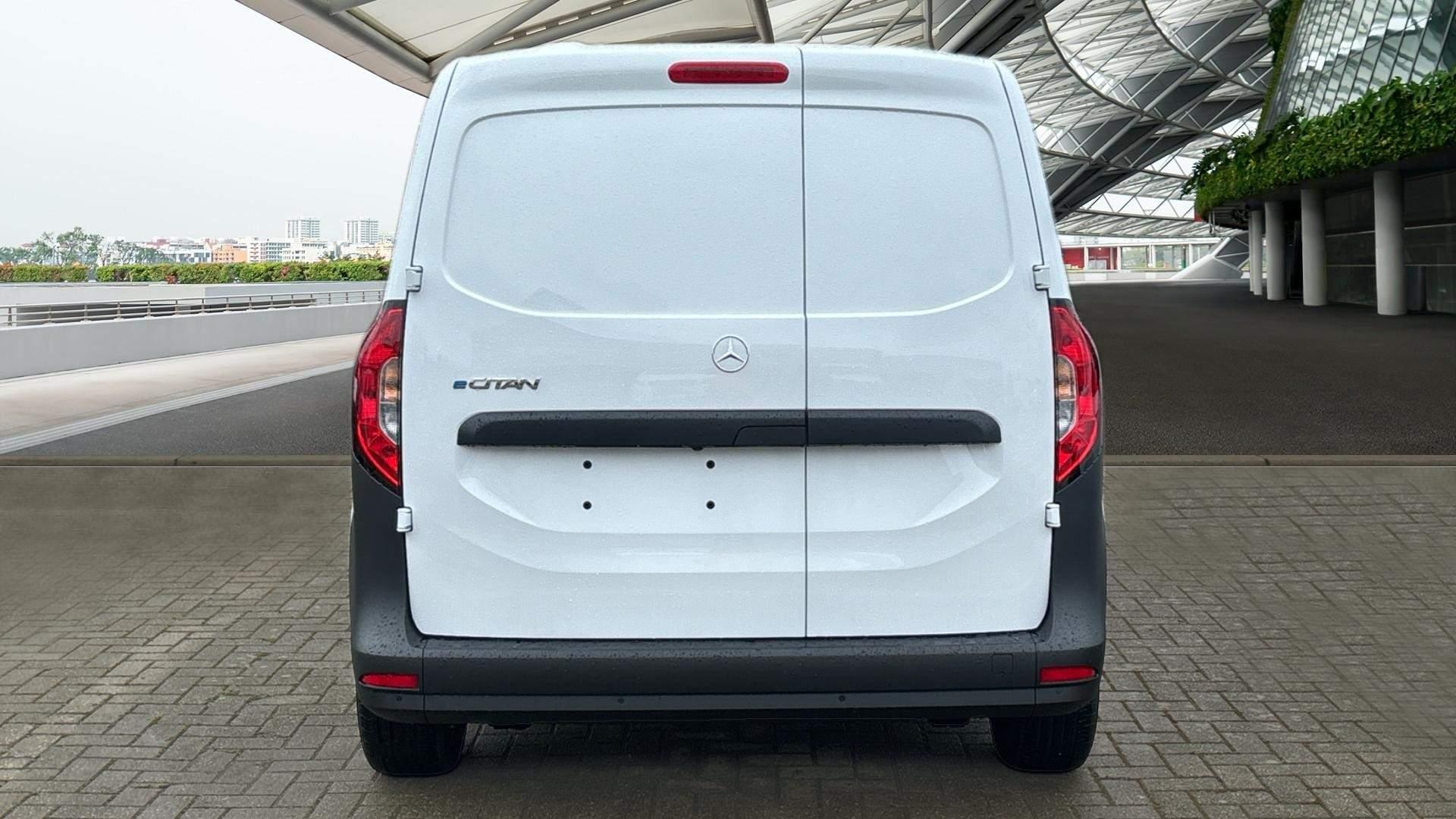 45kWh Progressive Auto L1 5dr Image 36
