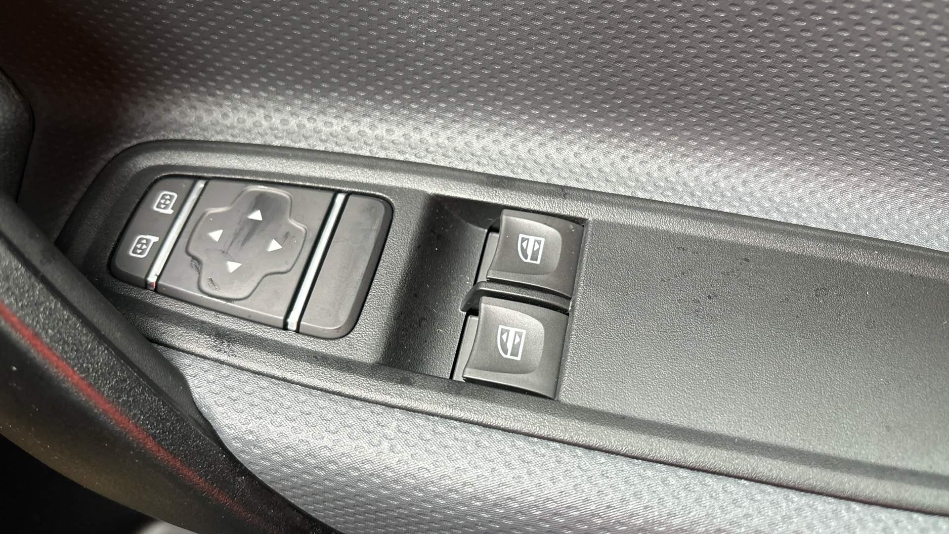 45kWh Progressive Auto L1 5dr Image 44