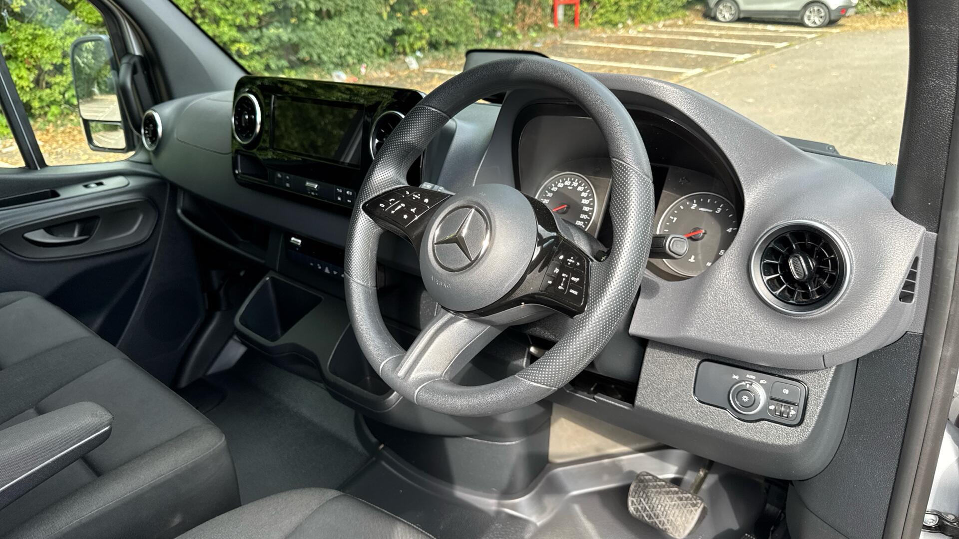 315CDI PRO 9G-Tronic RWD L2 H2 Eu6 150PS Image 23