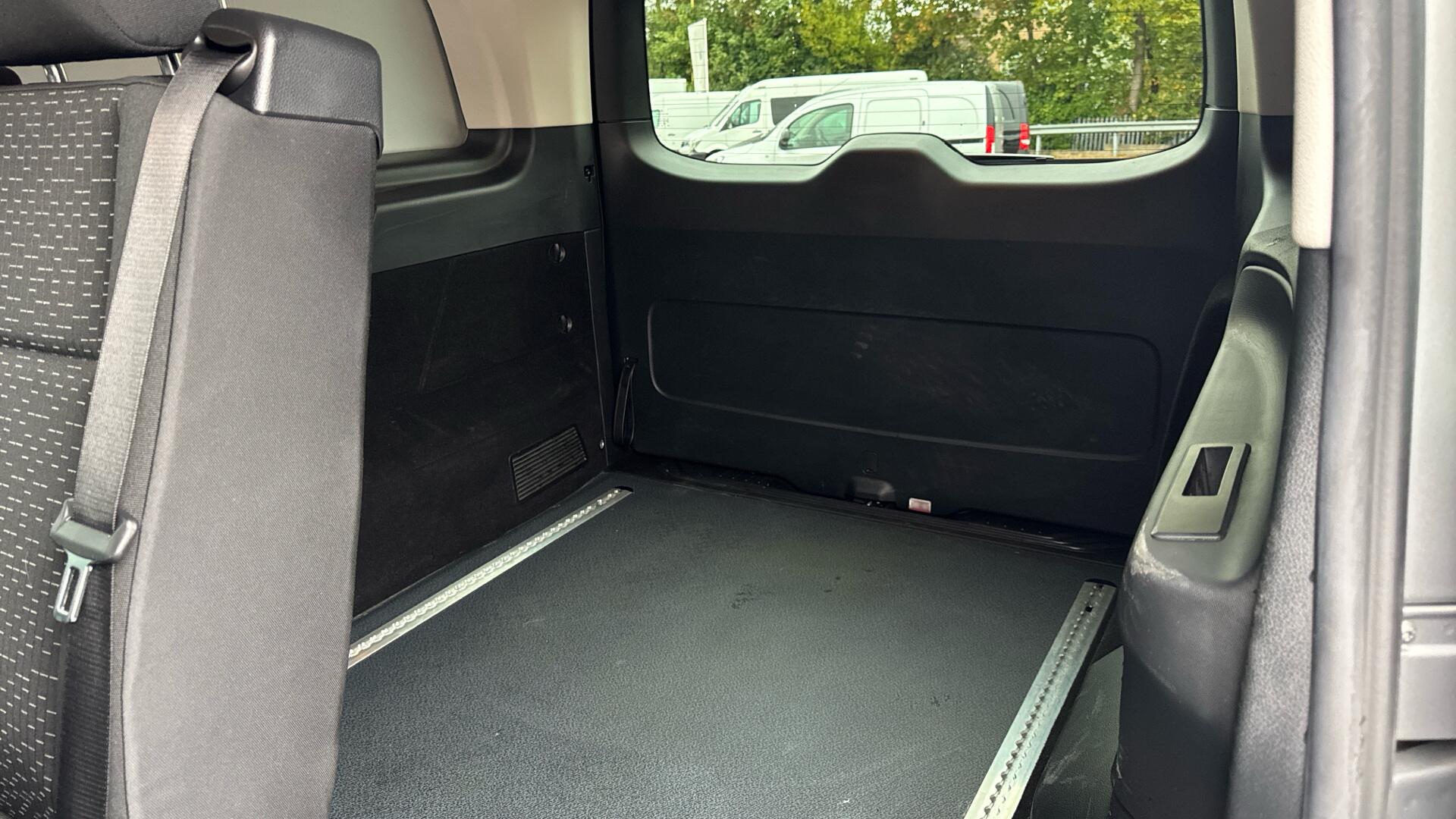 116CDI Premium Crew Van 9G-Tronic L2 Eu6 Image 28