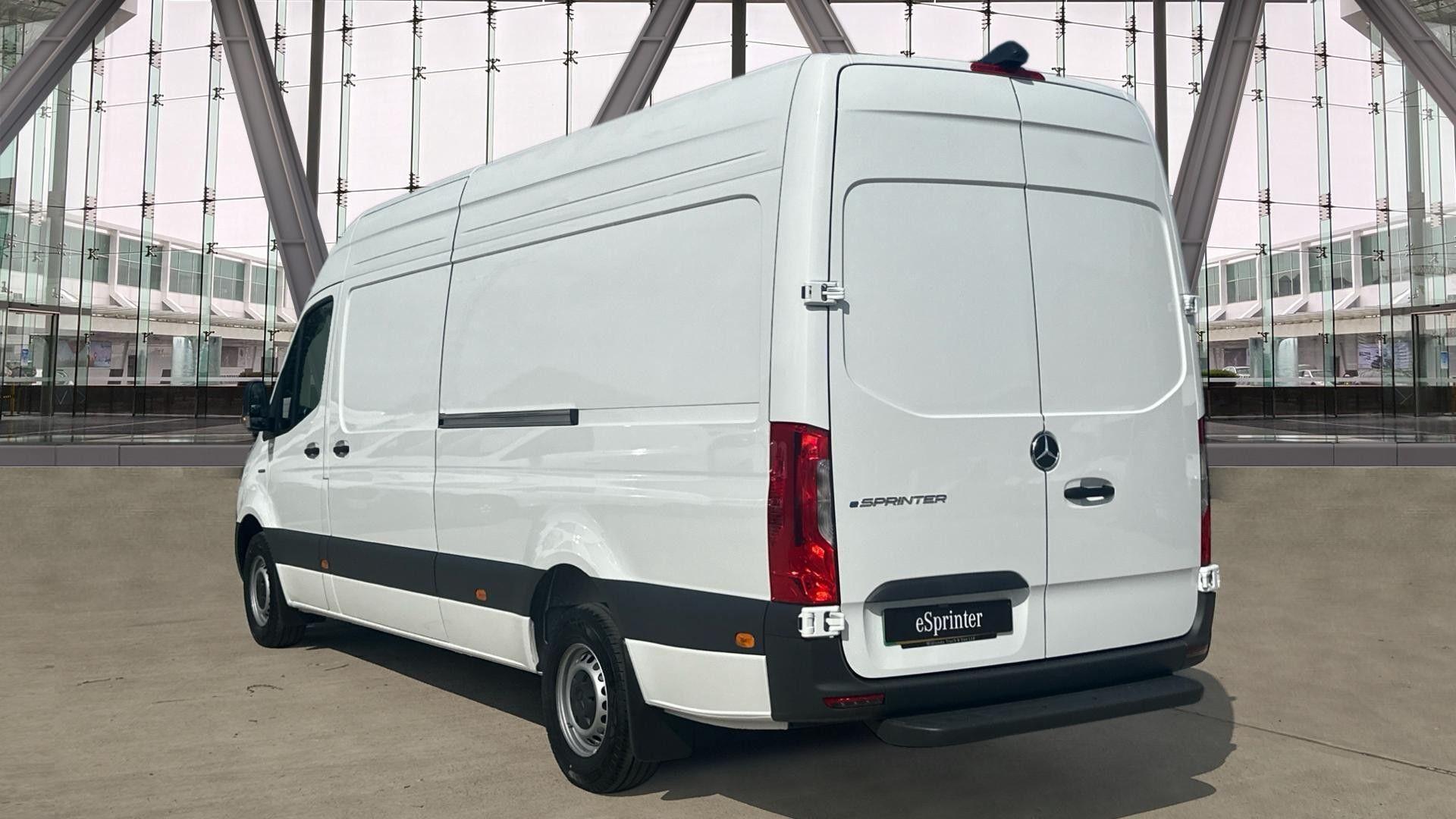 414 113kWh PRO Auto L3 H2 5dr Image 15