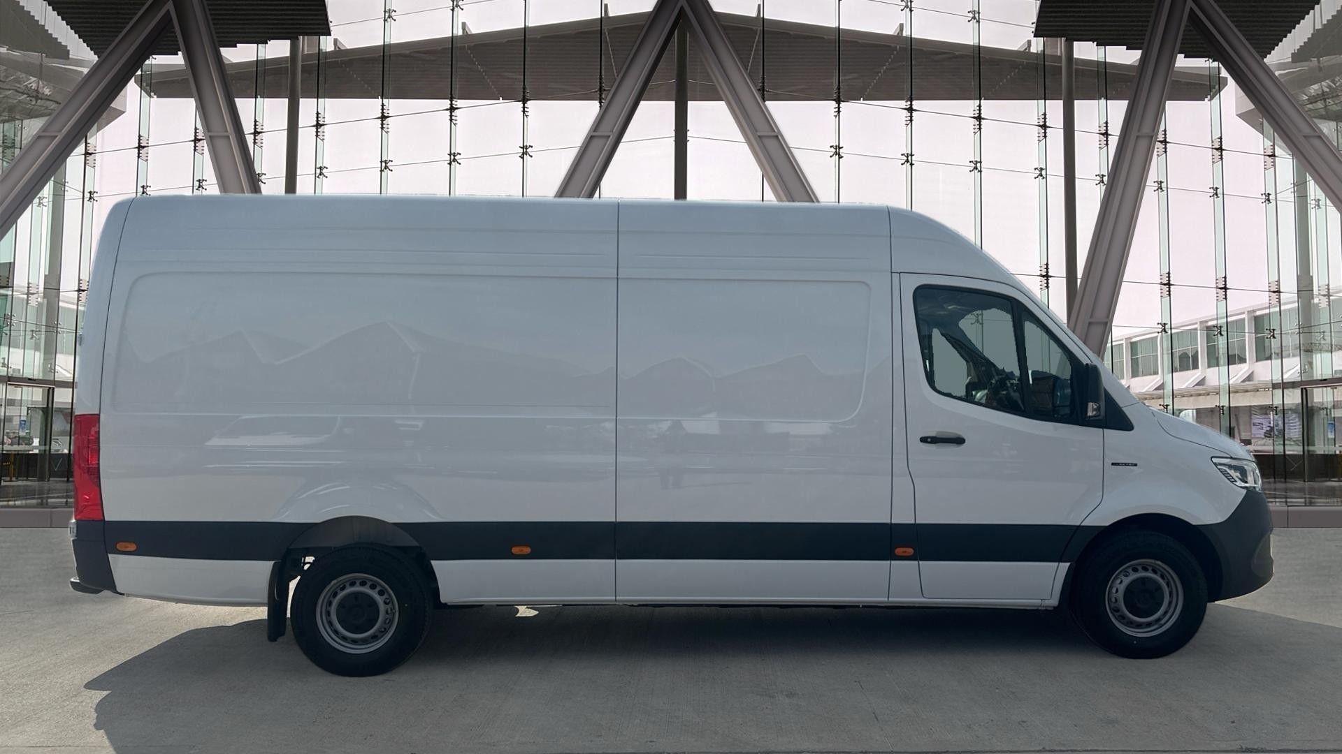 414 113kWh PRO Auto L3 H2 5dr Image 19