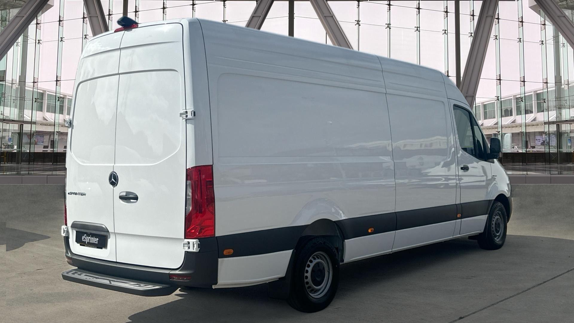 414 113kWh PRO Auto L3 H2 5dr Image 20