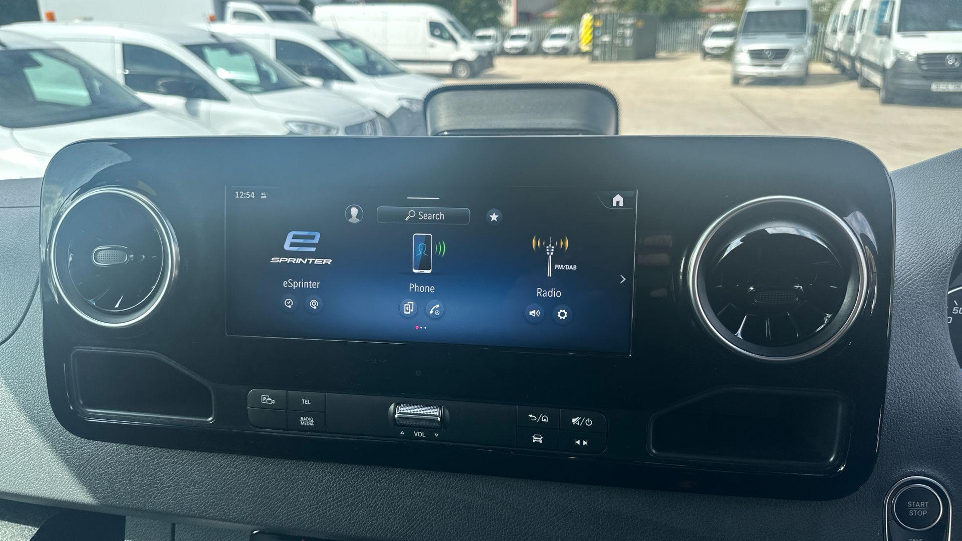 414 113kWh PRO Auto L3 H2 5dr Image 25