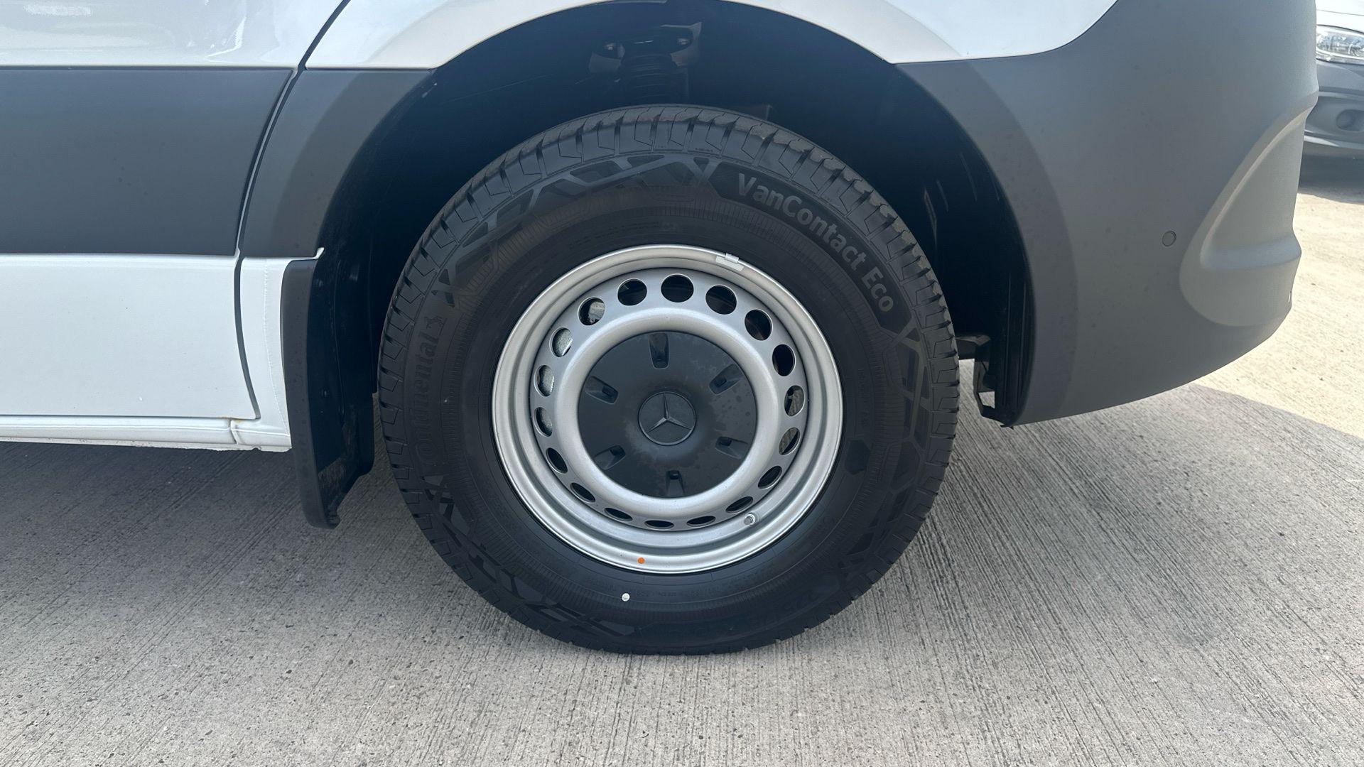 414 113kWh PRO Auto L3 H2 5dr Image 27