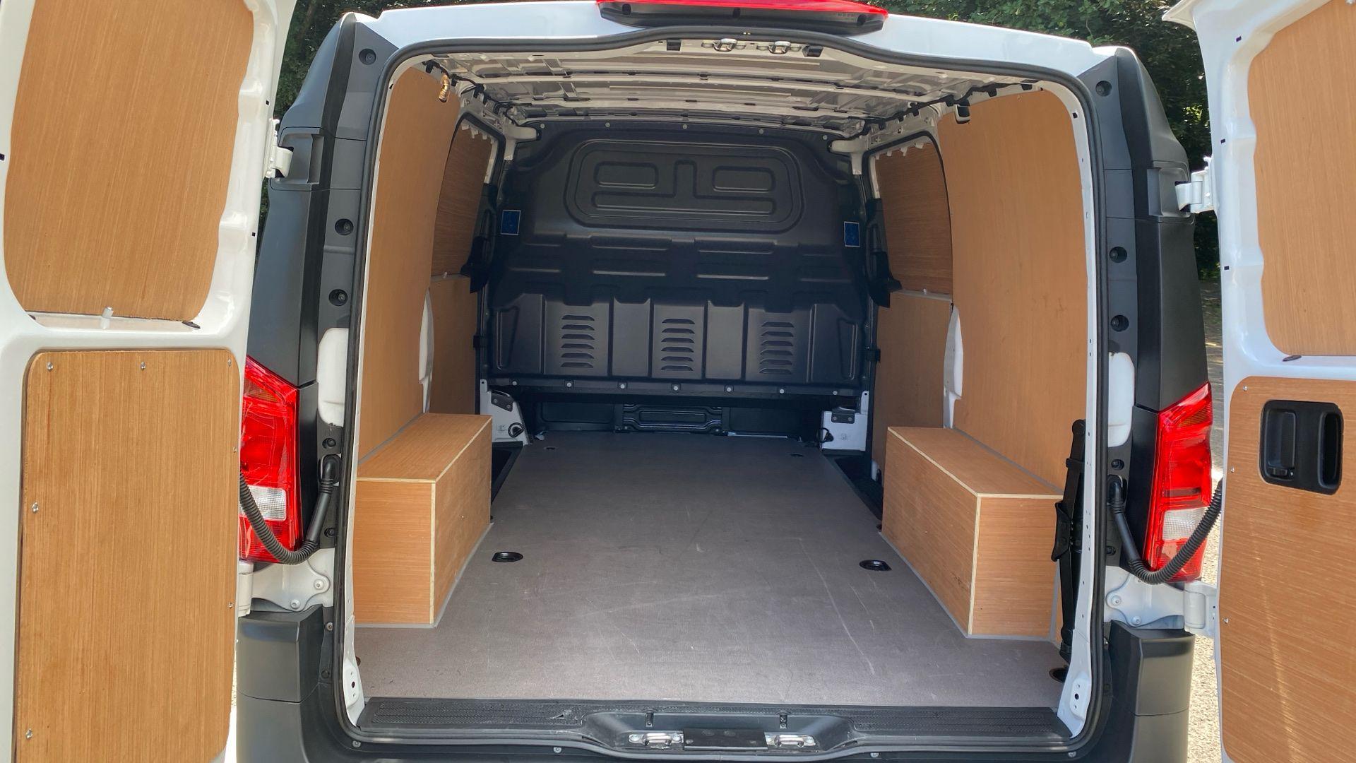 114CDI PRO Panel Van RWD L2 Euro 6 136ps Image 12