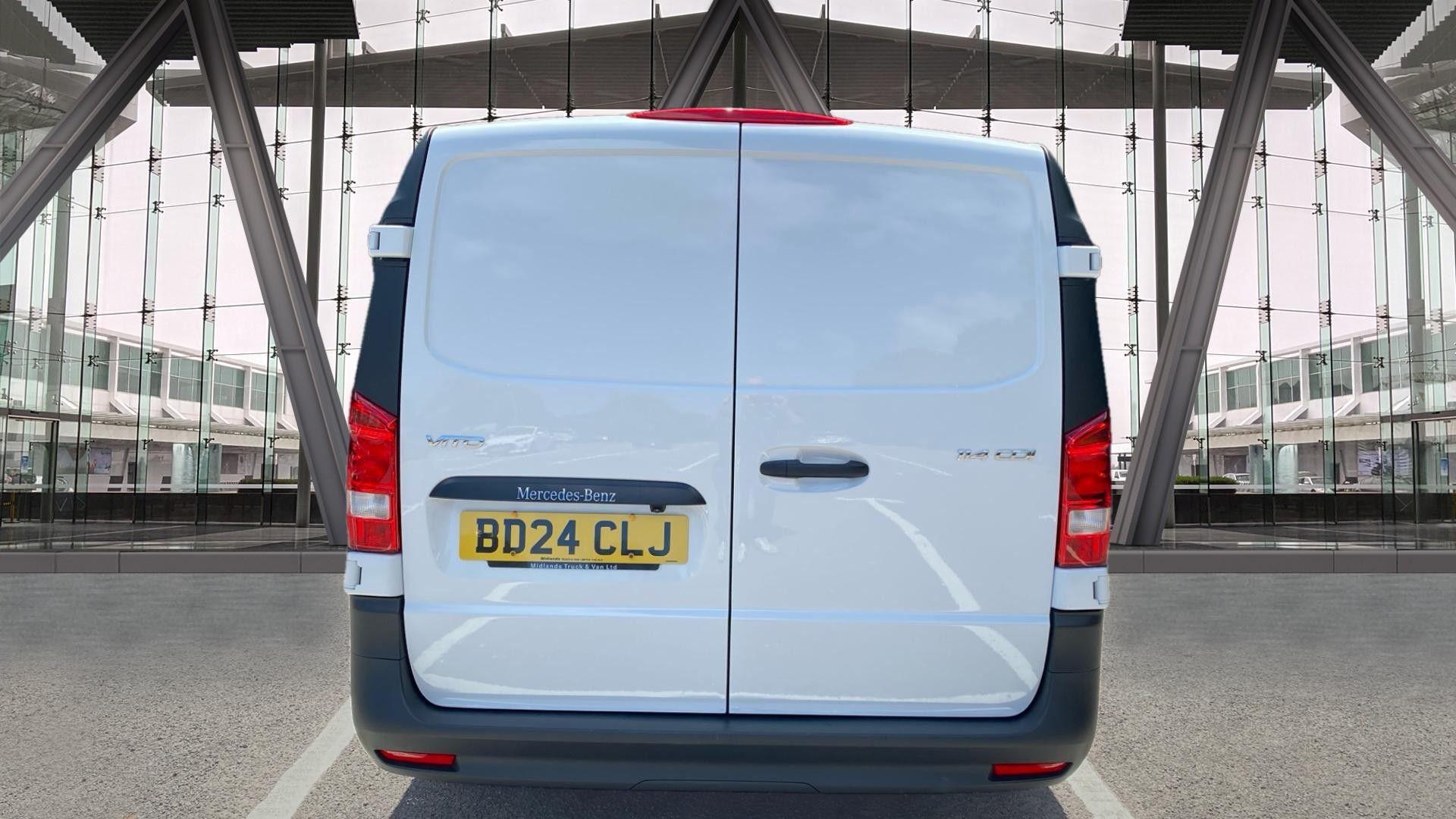114CDI PRO Panel Van RWD L2 Euro 6 136ps Image 19