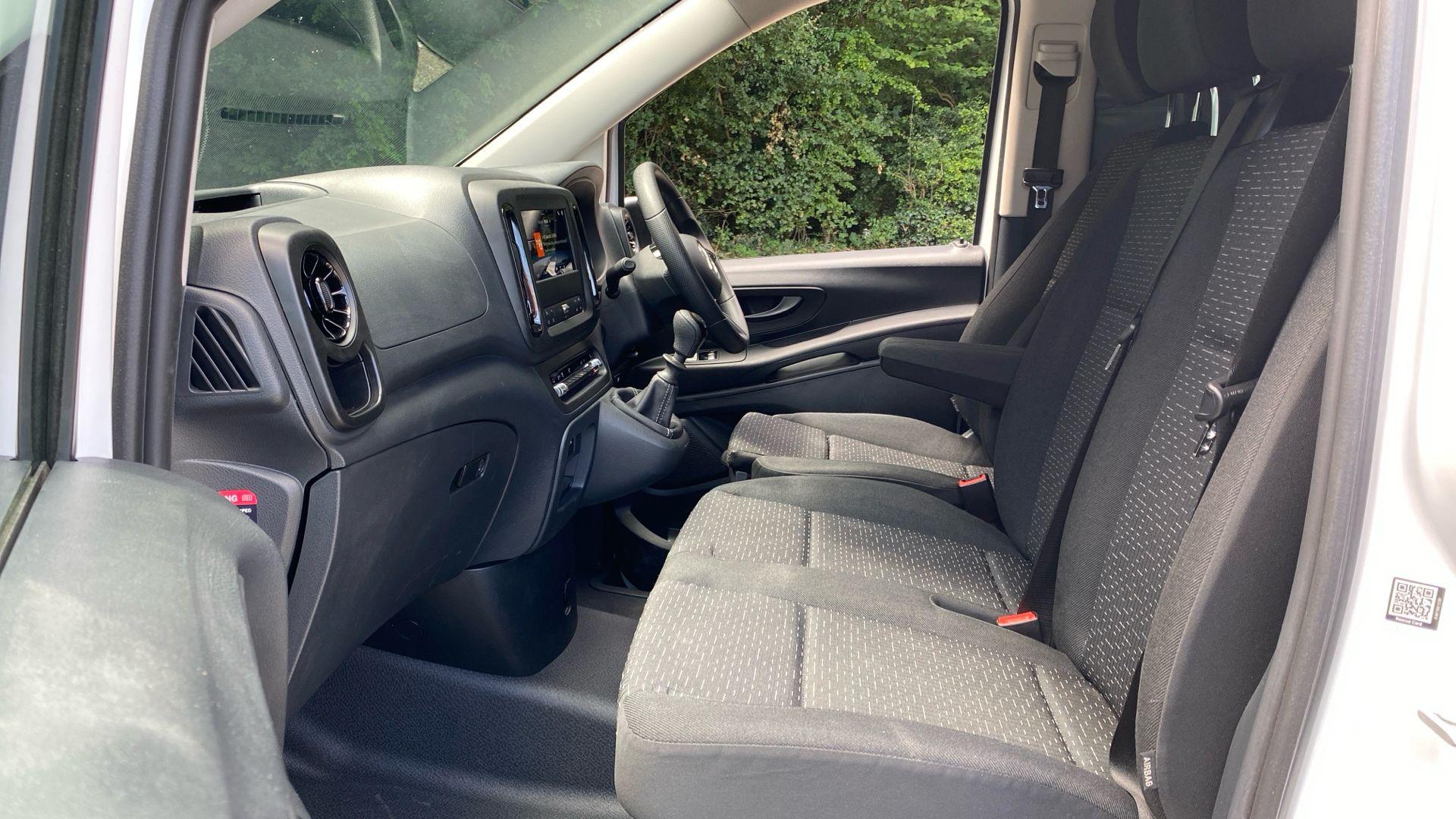 114CDI PRO Panel Van RWD L2 Euro 6 136ps Image 20