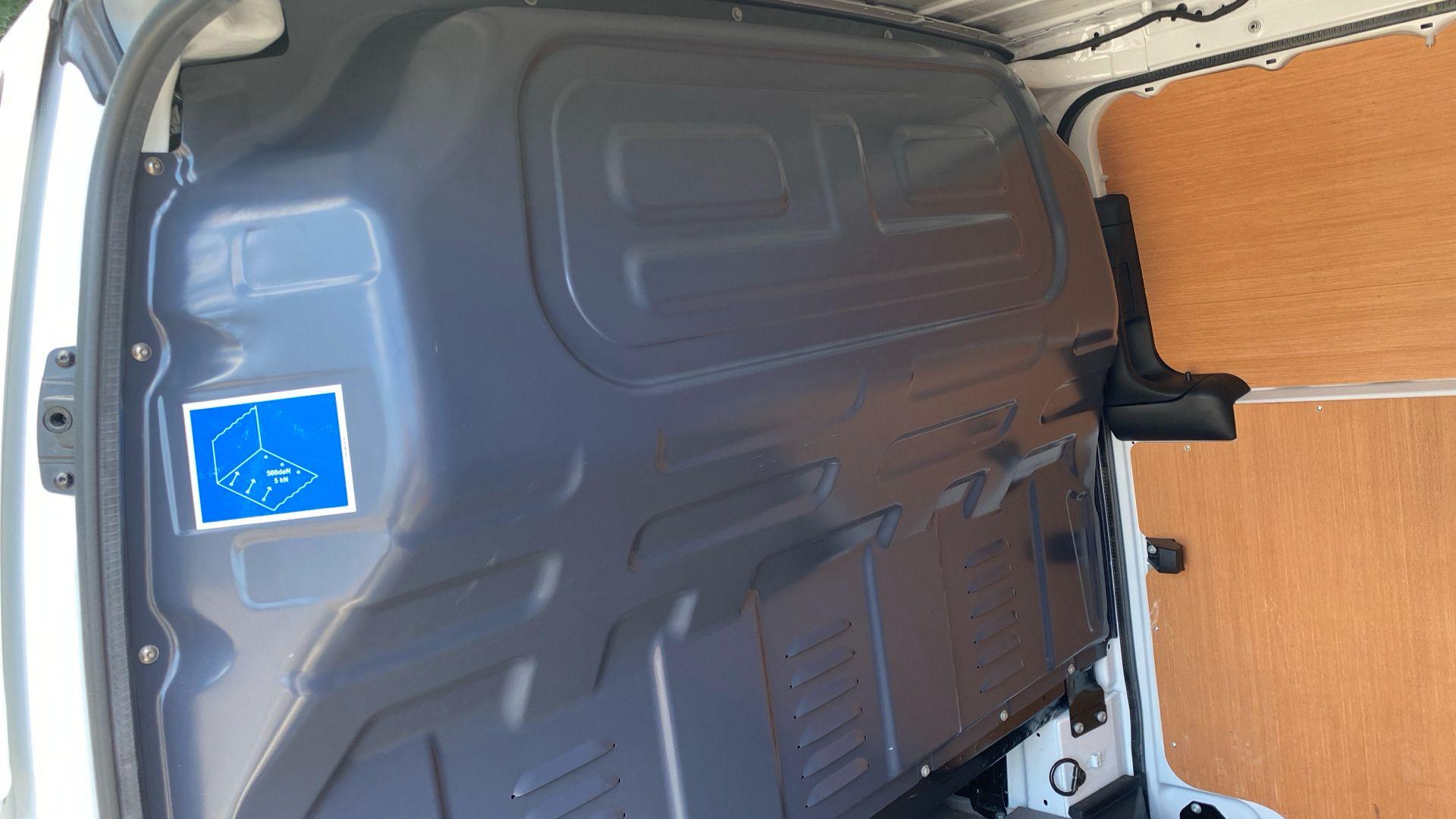 114CDI PRO Panel Van RWD L2 Euro 6 136ps Image 24