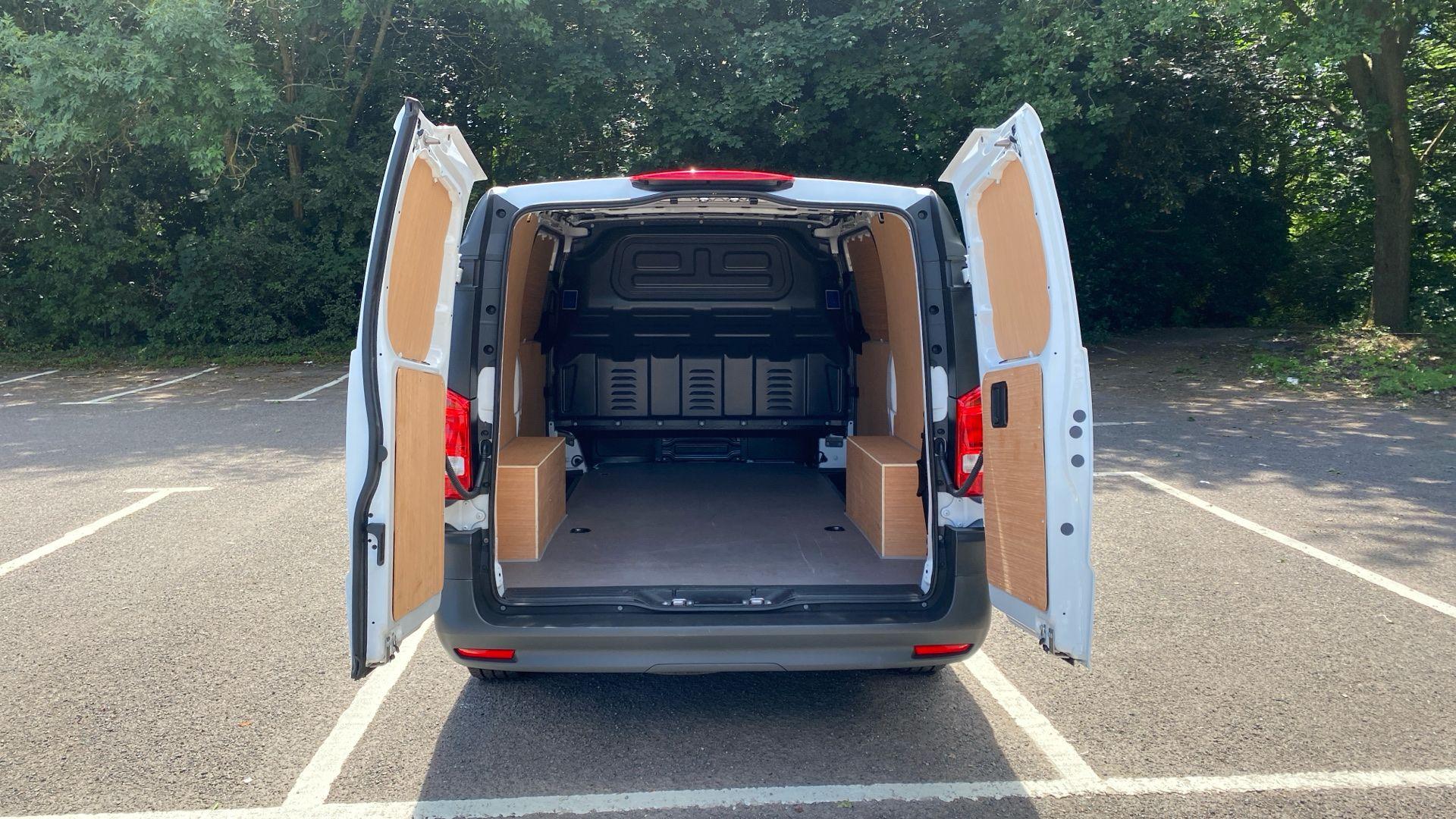 114CDI PRO Panel Van RWD L2 Euro 6 136ps Image 26