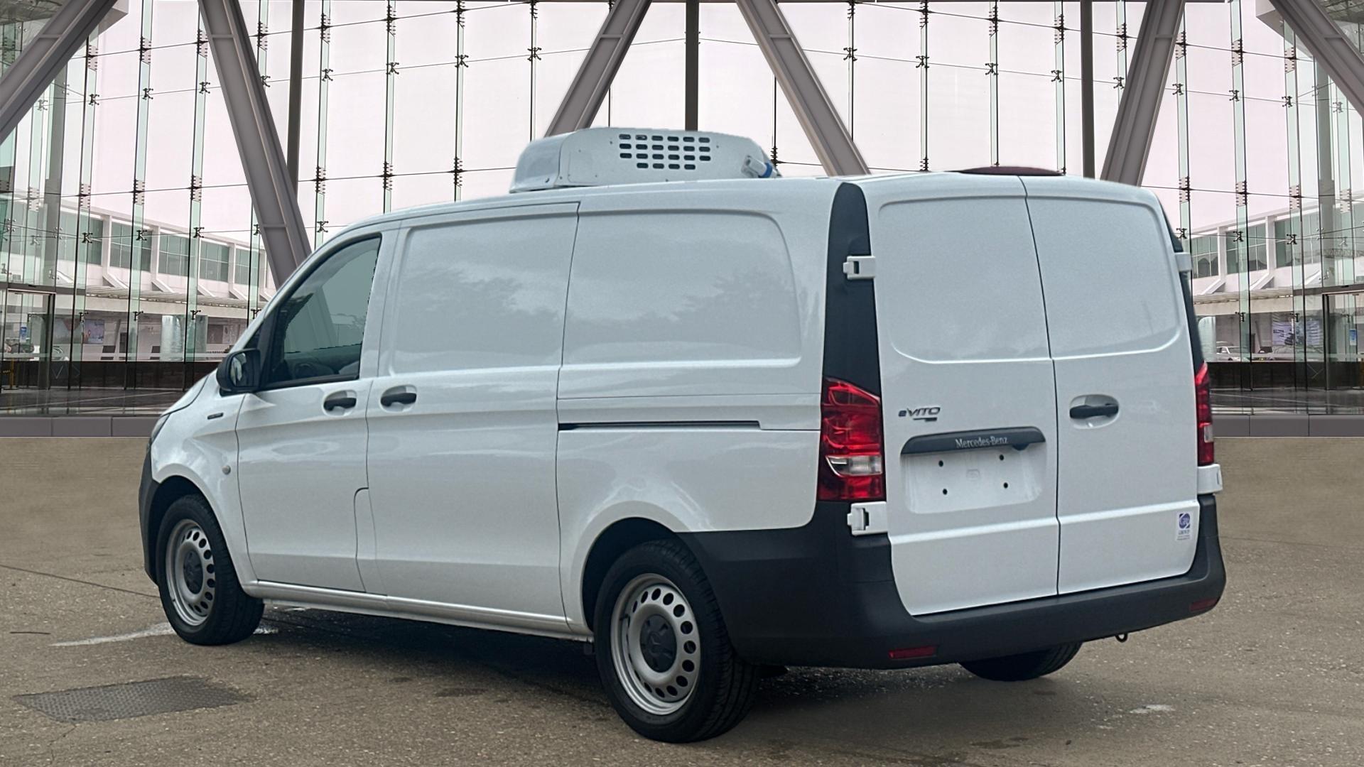 66kWh Progressive Auto FWD FRIDGE Image 17