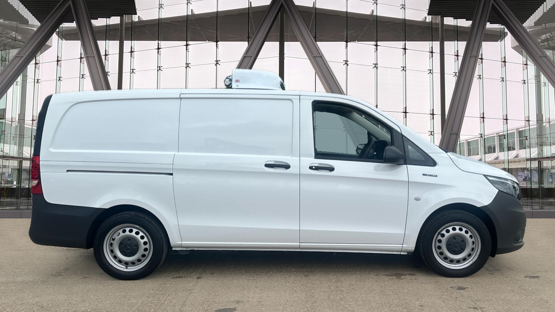 66kWh Progressive Auto FWD FRIDGE Image 21