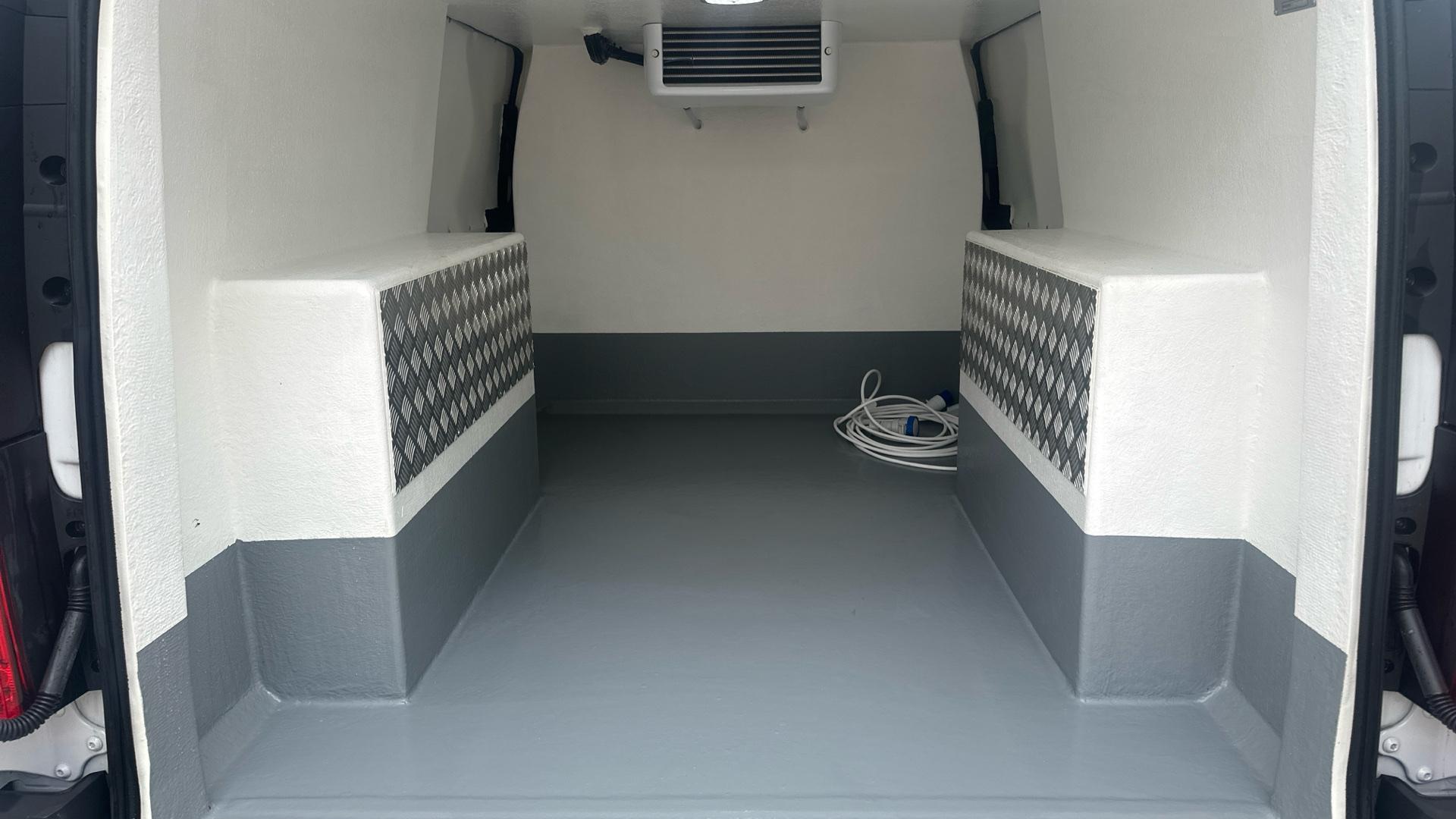 66kWh Progressive Auto FWD FRIDGE Image 32