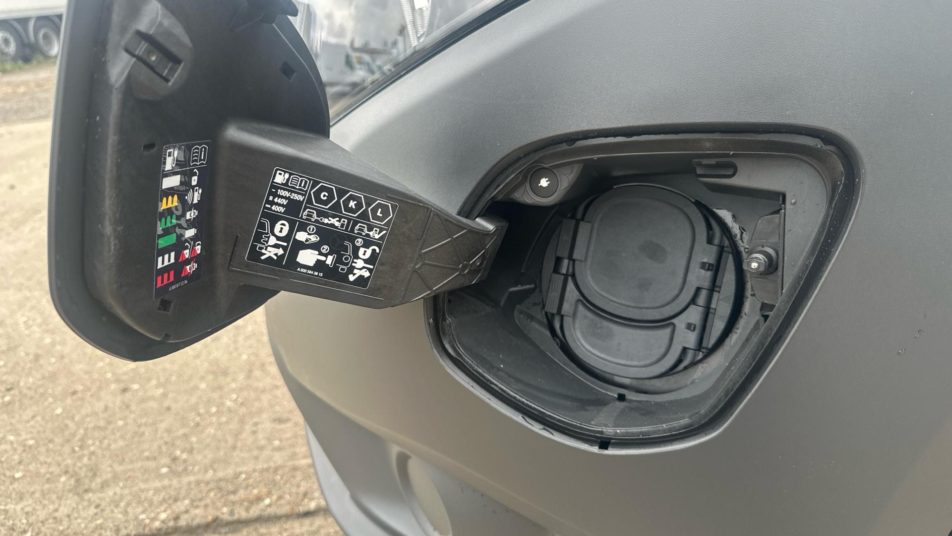66kWh Progressive Auto FWD FRIDGE Image 41