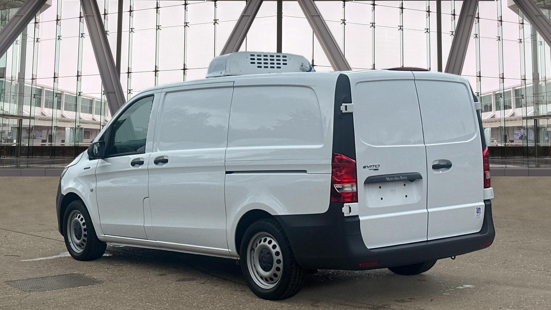 66kWh Progressive Auto FWD FRIDGE Image 51
