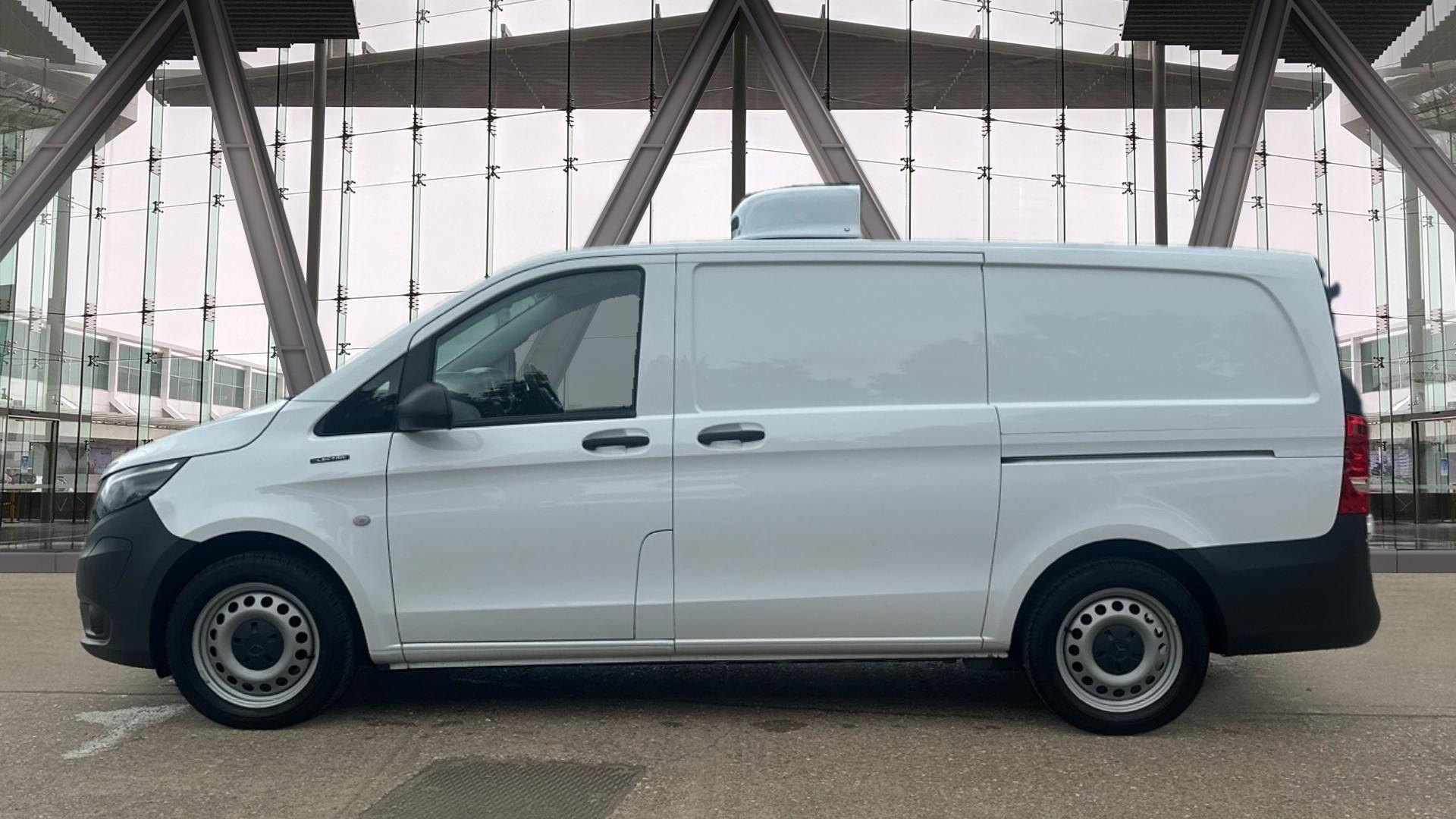 66kWh Progressive Auto FWD FRIDGE Image 52