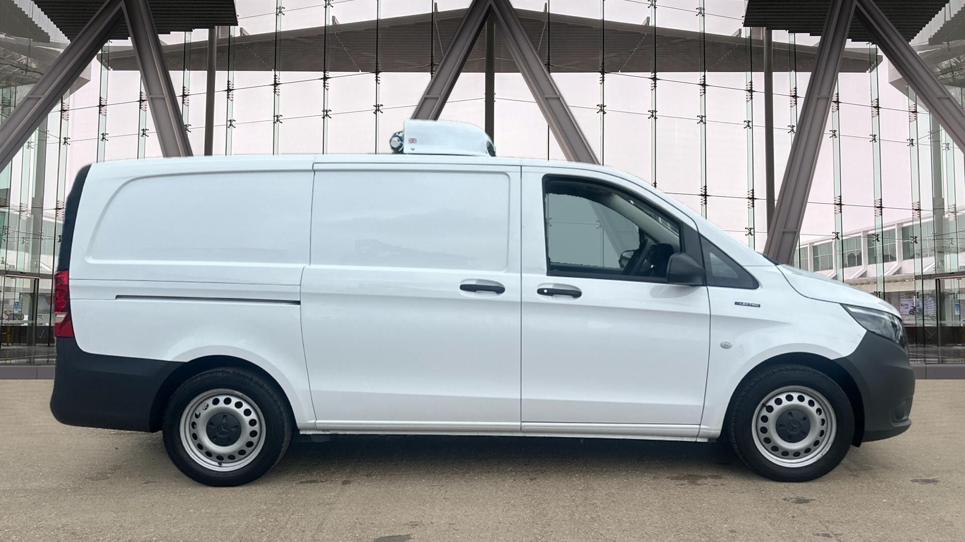 66kWh Progressive Auto FWD FRIDGE Image 55