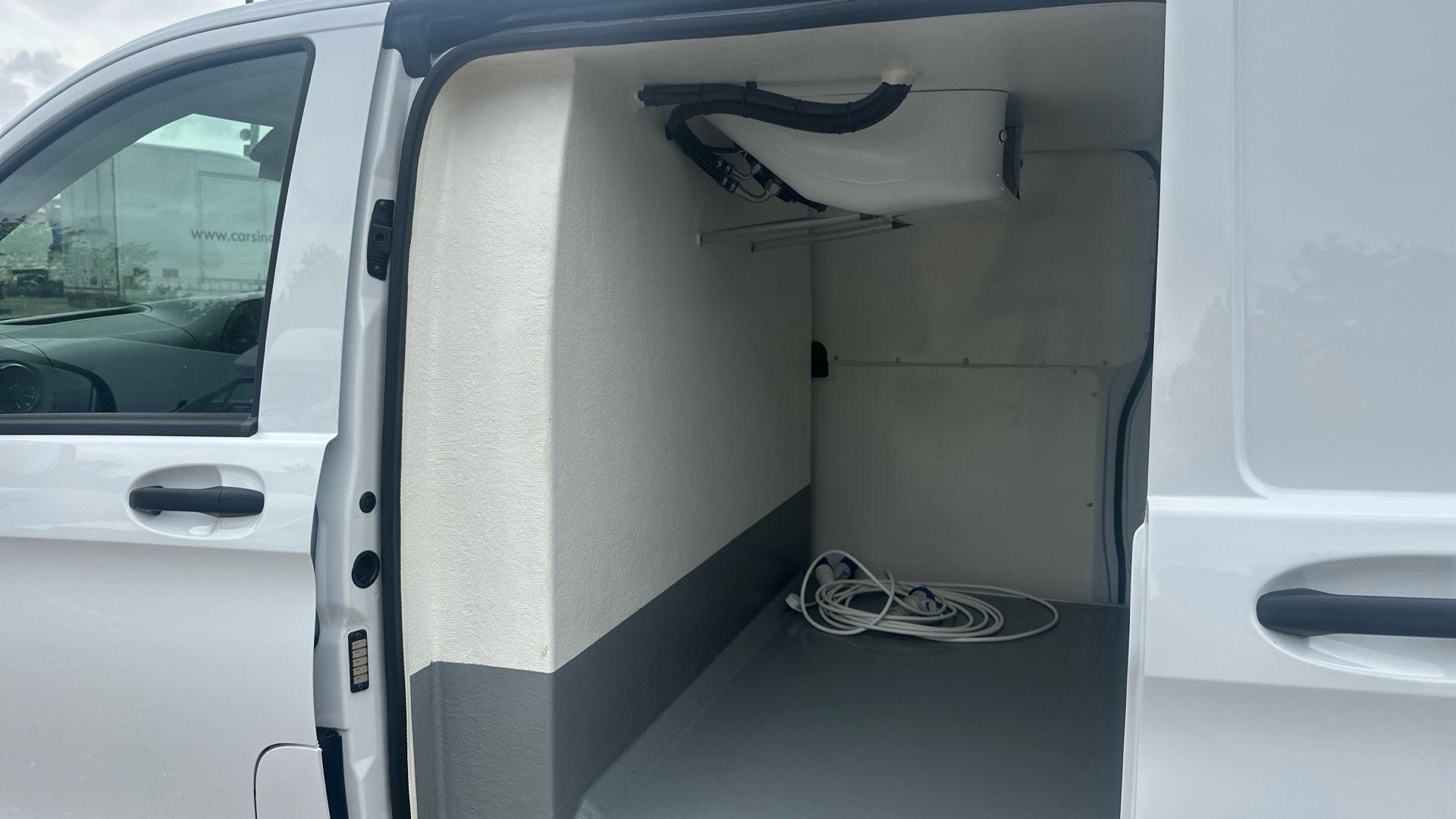 66kWh Progressive Auto FWD FRIDGE Image 64