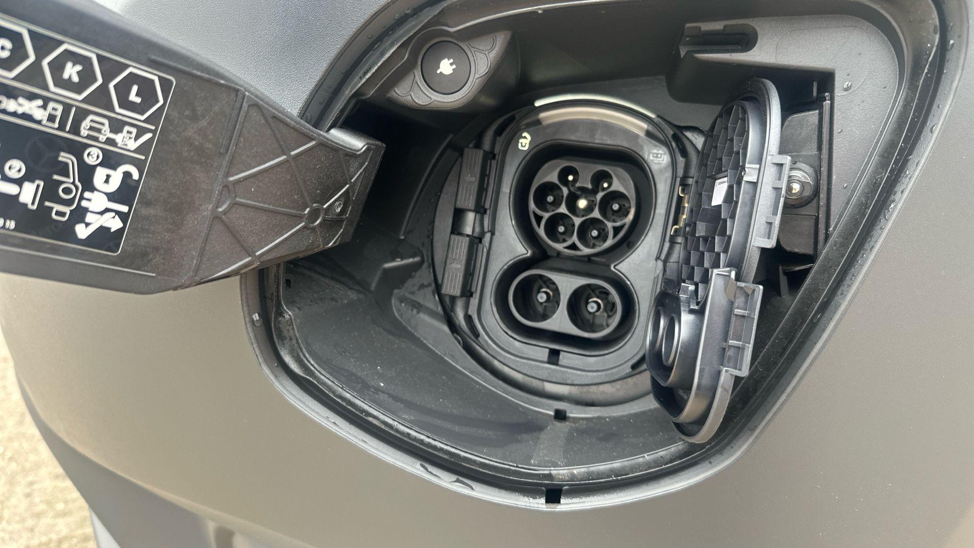66kWh Progressive Auto FWD FRIDGE Image 76