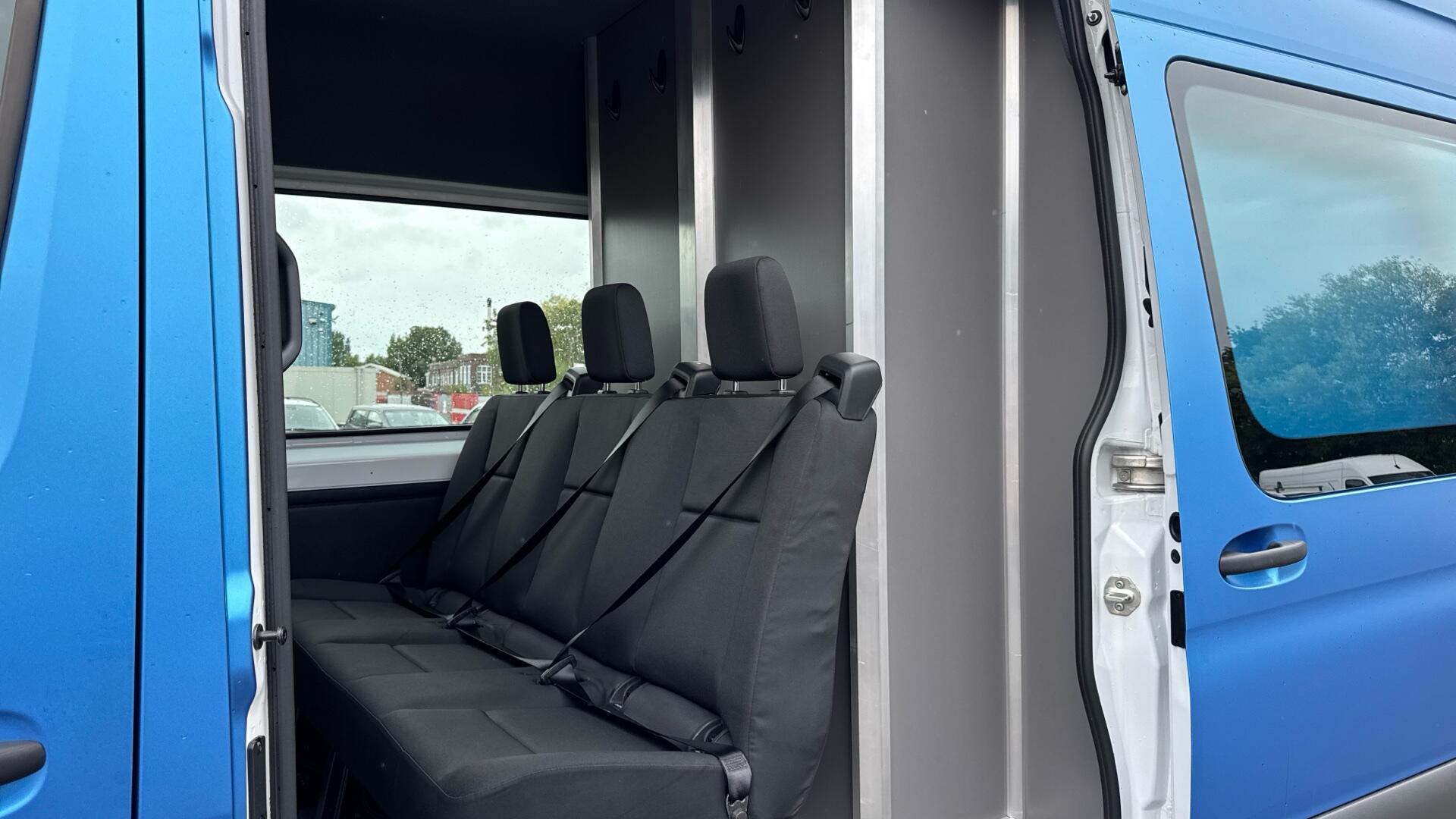 317CDI HD Progressive Crew Van L3 H2 Eu6 Image 13