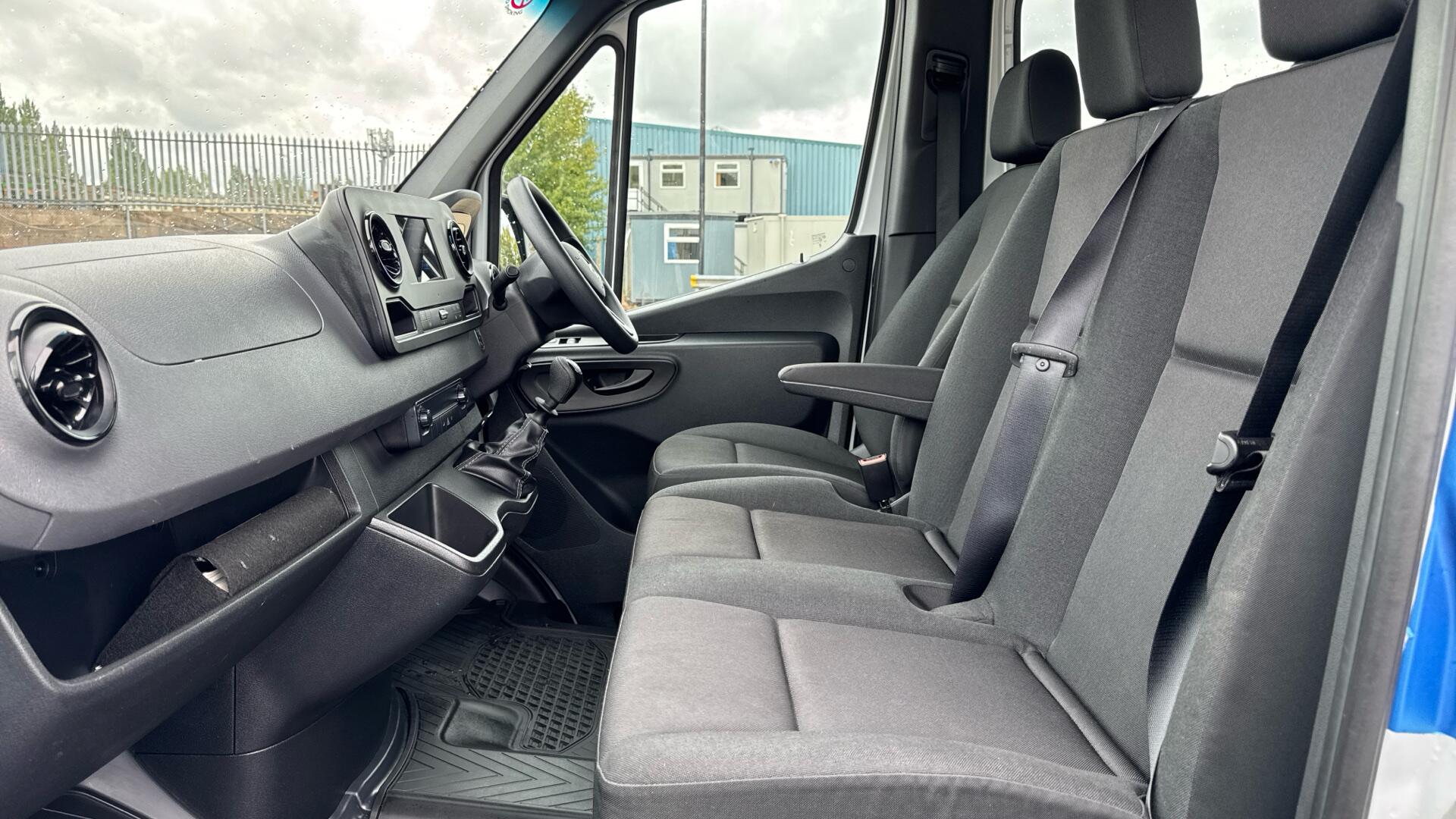 317CDI HD Progressive Crew Van L3 H2 Eu6 Image 21