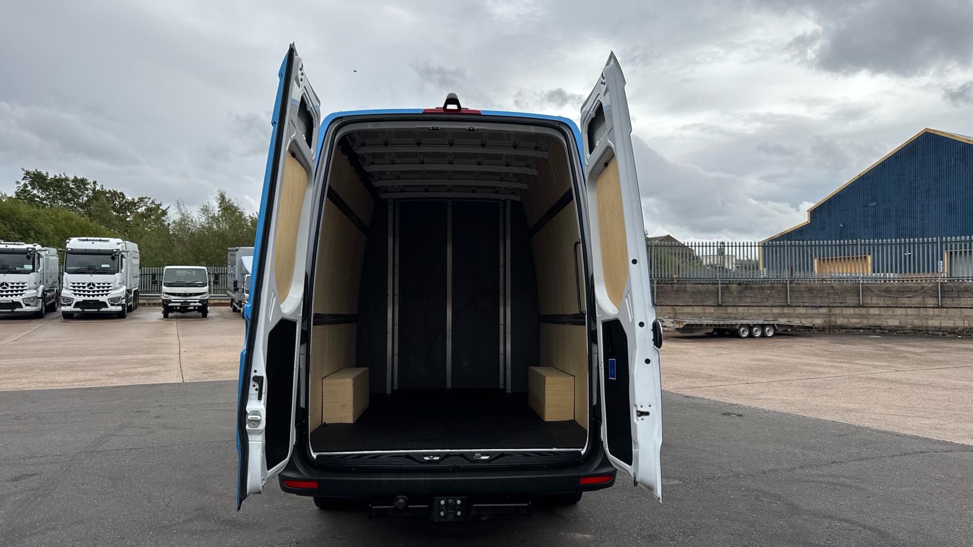 317CDI HD Progressive Crew Van L3 H2 Eu6 Image 31