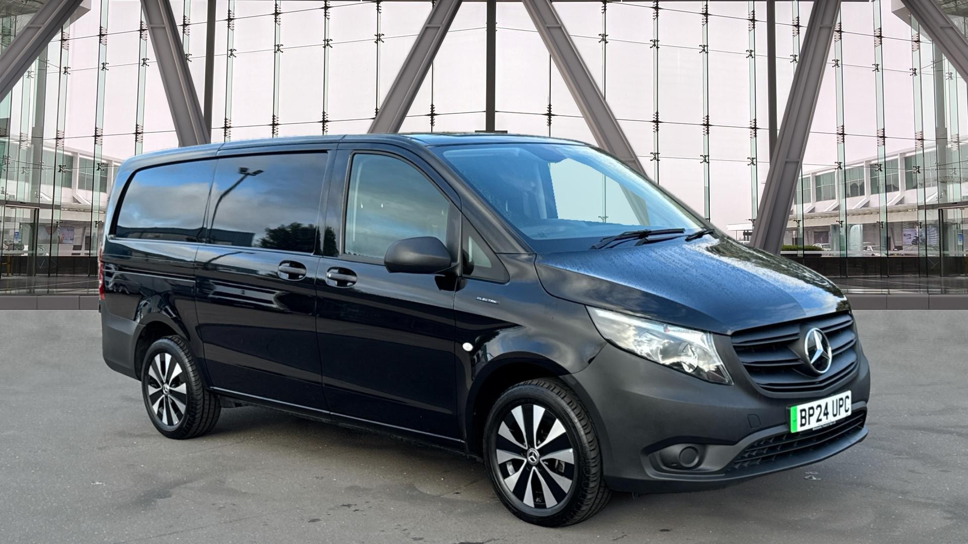 2024/24 MERCEDES-BENZ VITO 85kW 66kWh Progressive Electric Panel Van L2 Auto 115PS