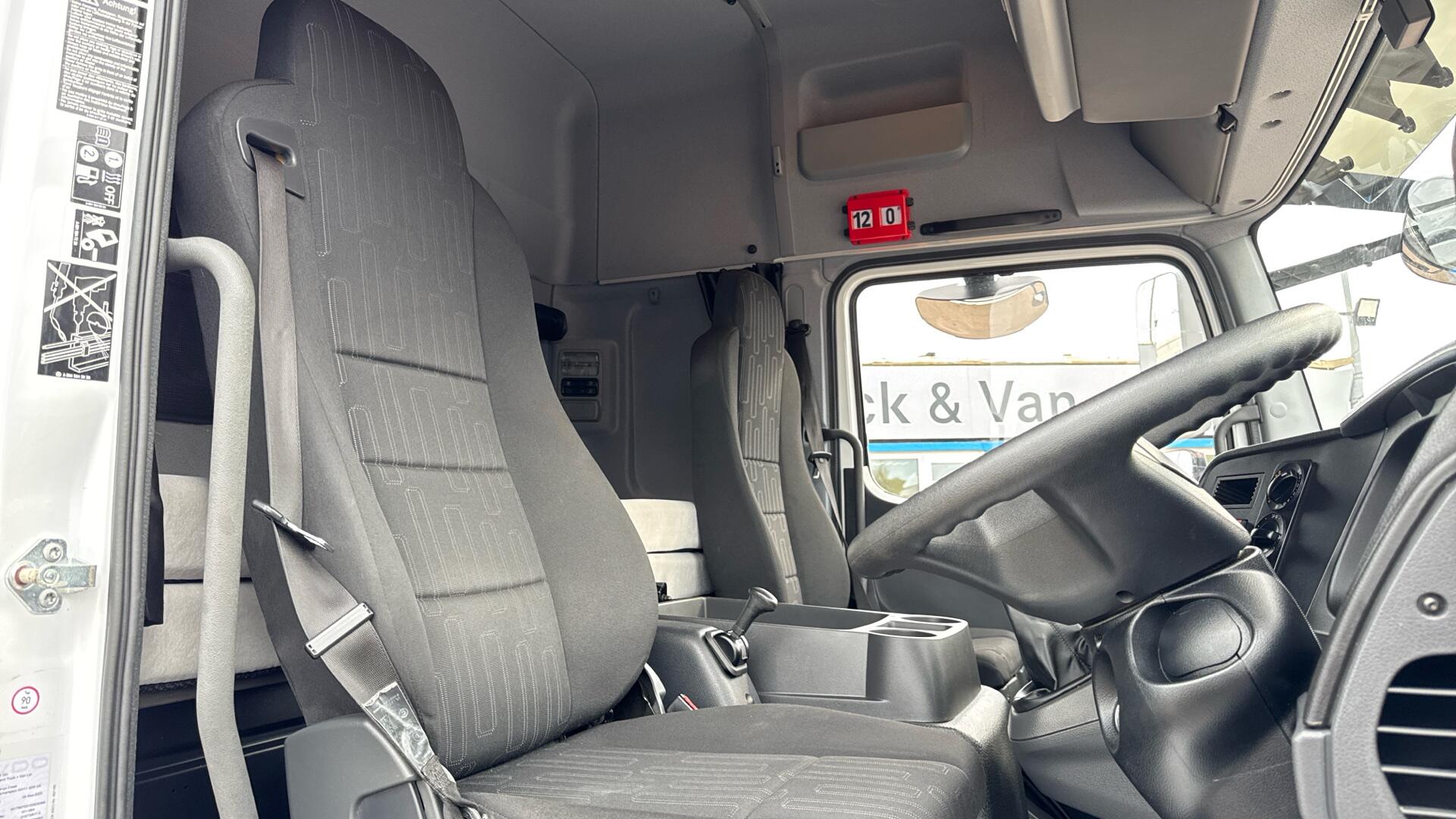 816 Curtainside Sleeper 20FT Image 18