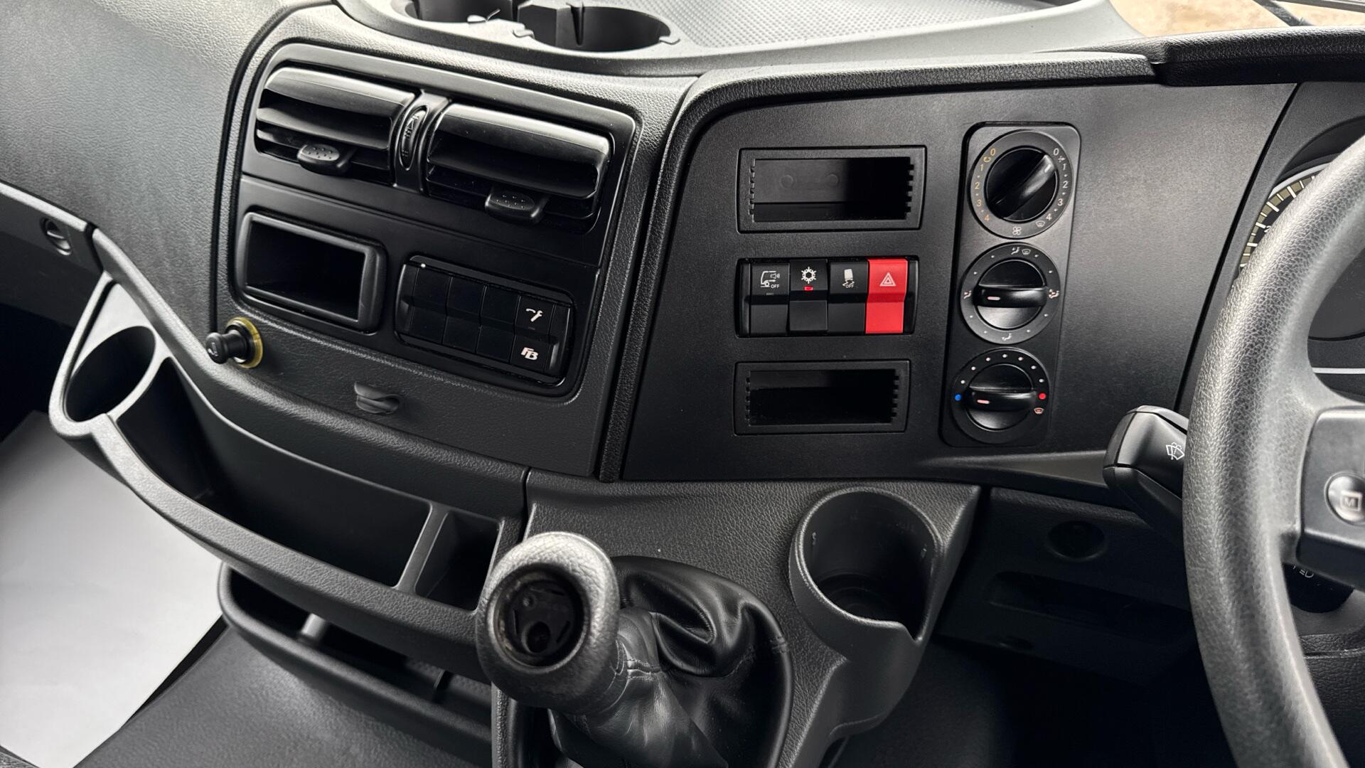 816 Curtainside Sleeper 20FT Image 20