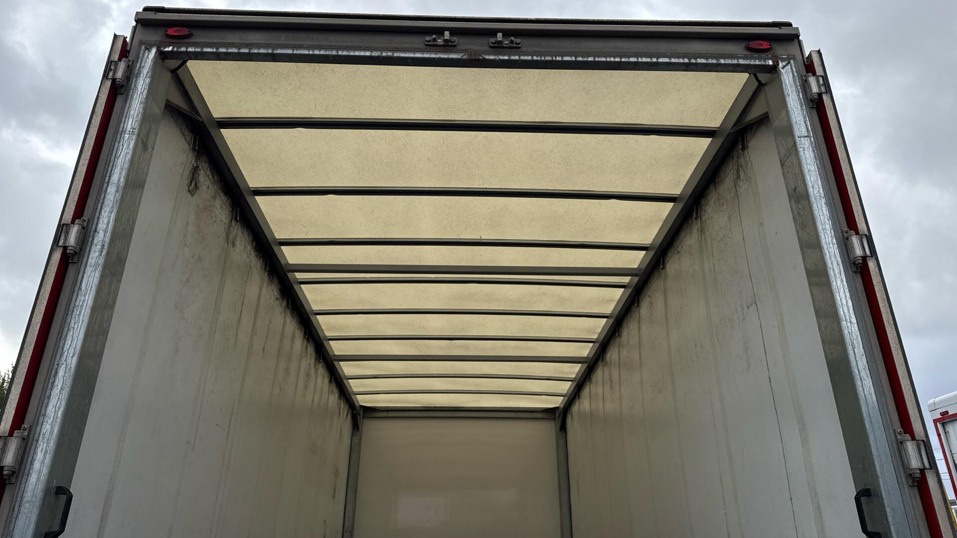 816 Curtainside Sleeper 20FT Image 23