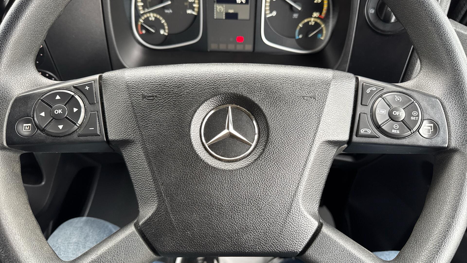 816 Curtainside Sleeper 20FT Image 28