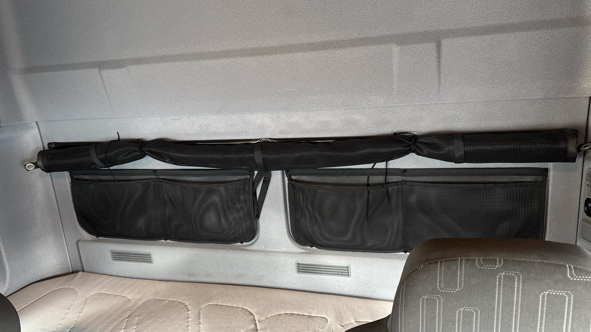 816 Curtainside Sleeper 20FT Image 32