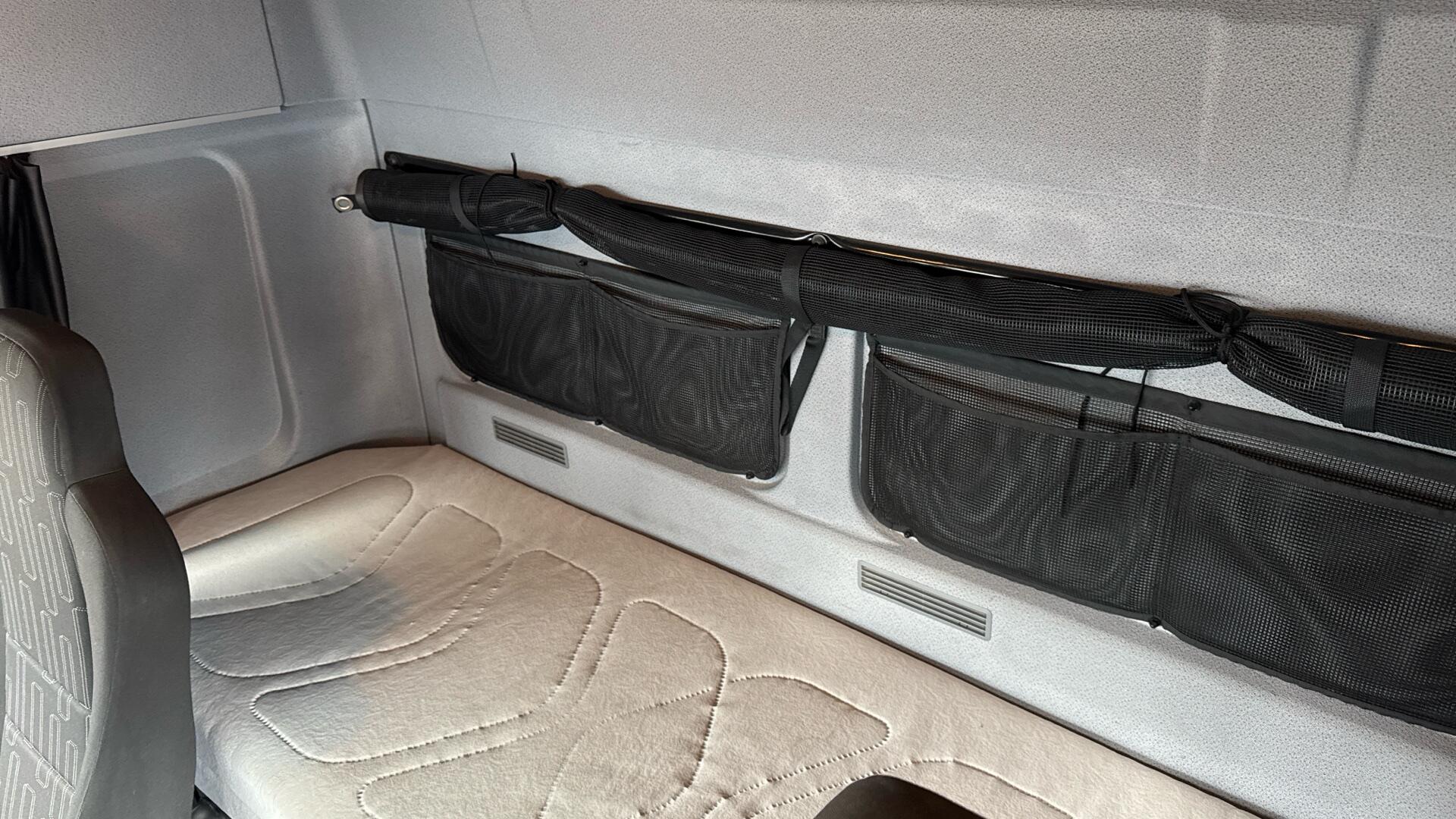 816 Curtainside Sleeper 20FT Image 33