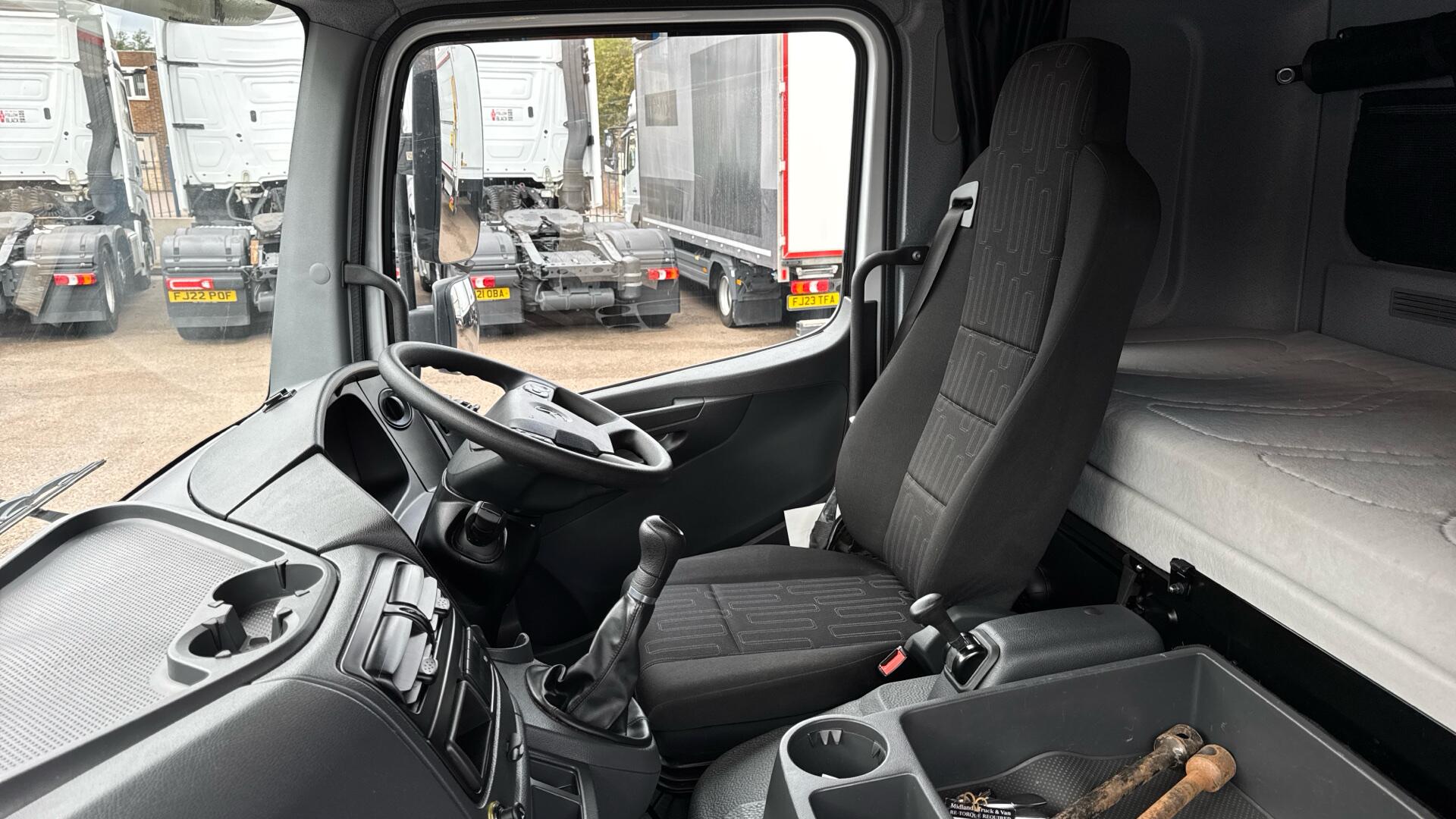 816 Curtainside Sleeper 20FT Image 37