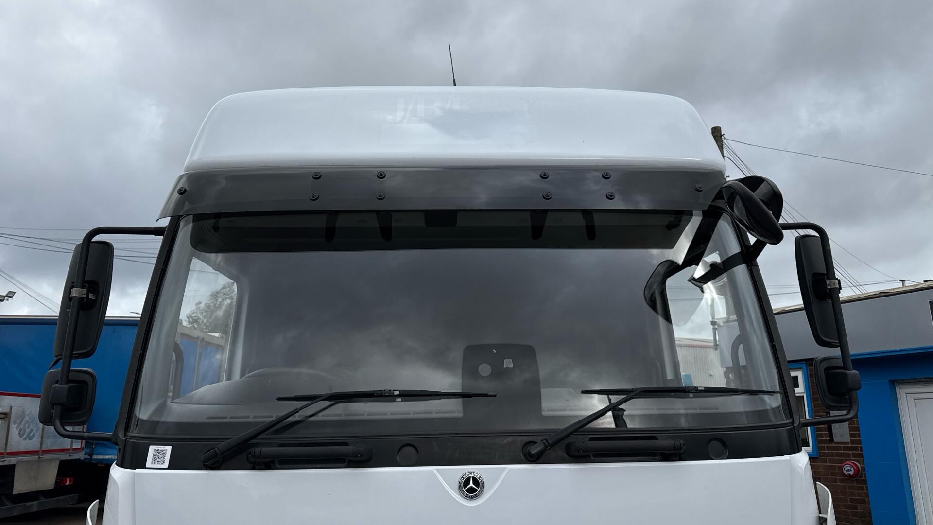 816 Curtainside Sleeper 20FT Image 38