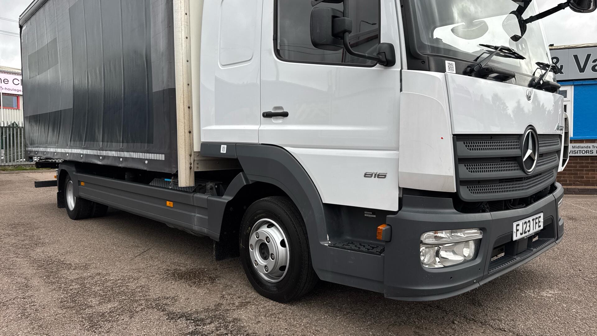 816 Curtainside Sleeper 20FT Image 41