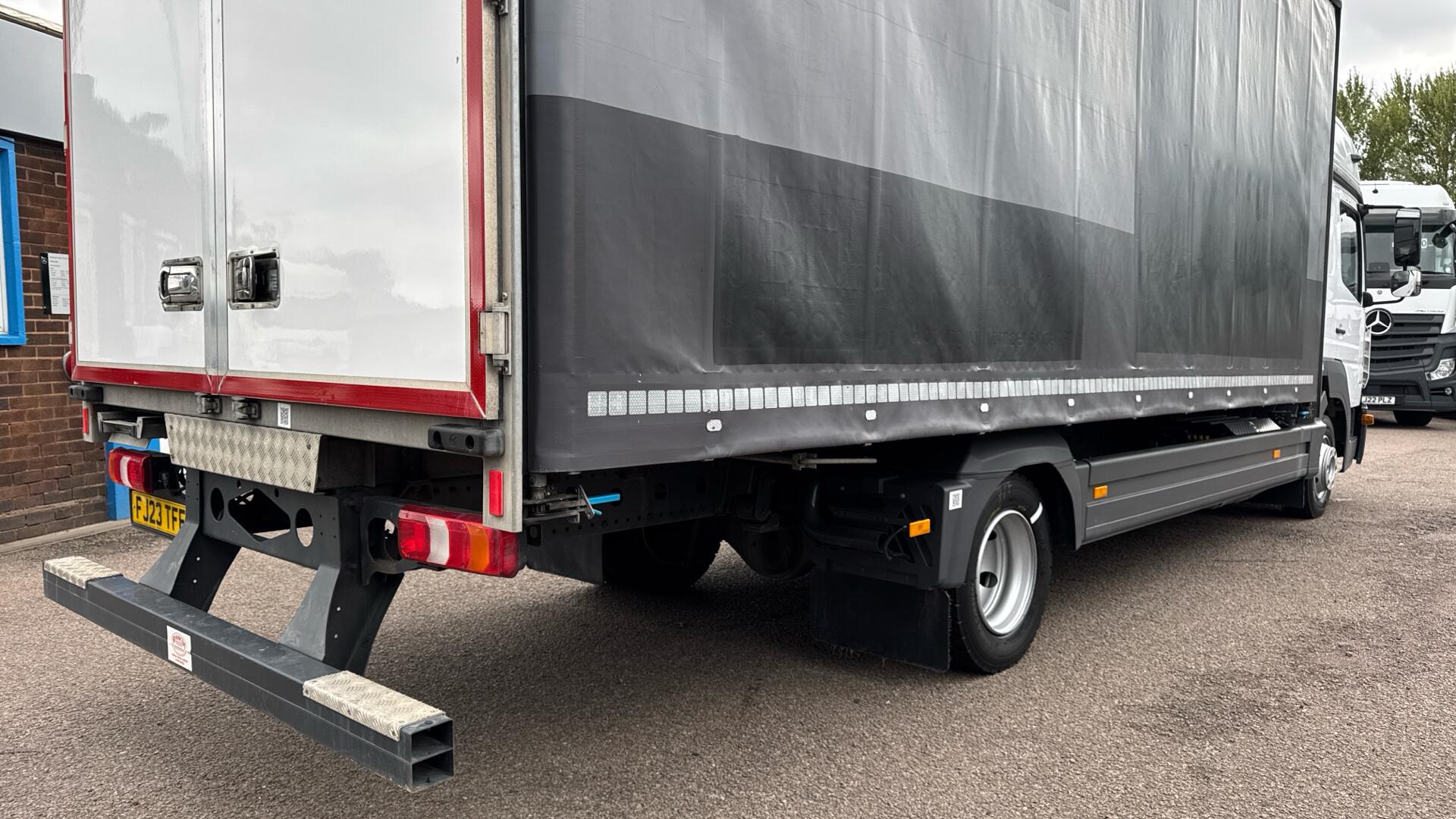 816 Curtainside Sleeper 20FT Image 43