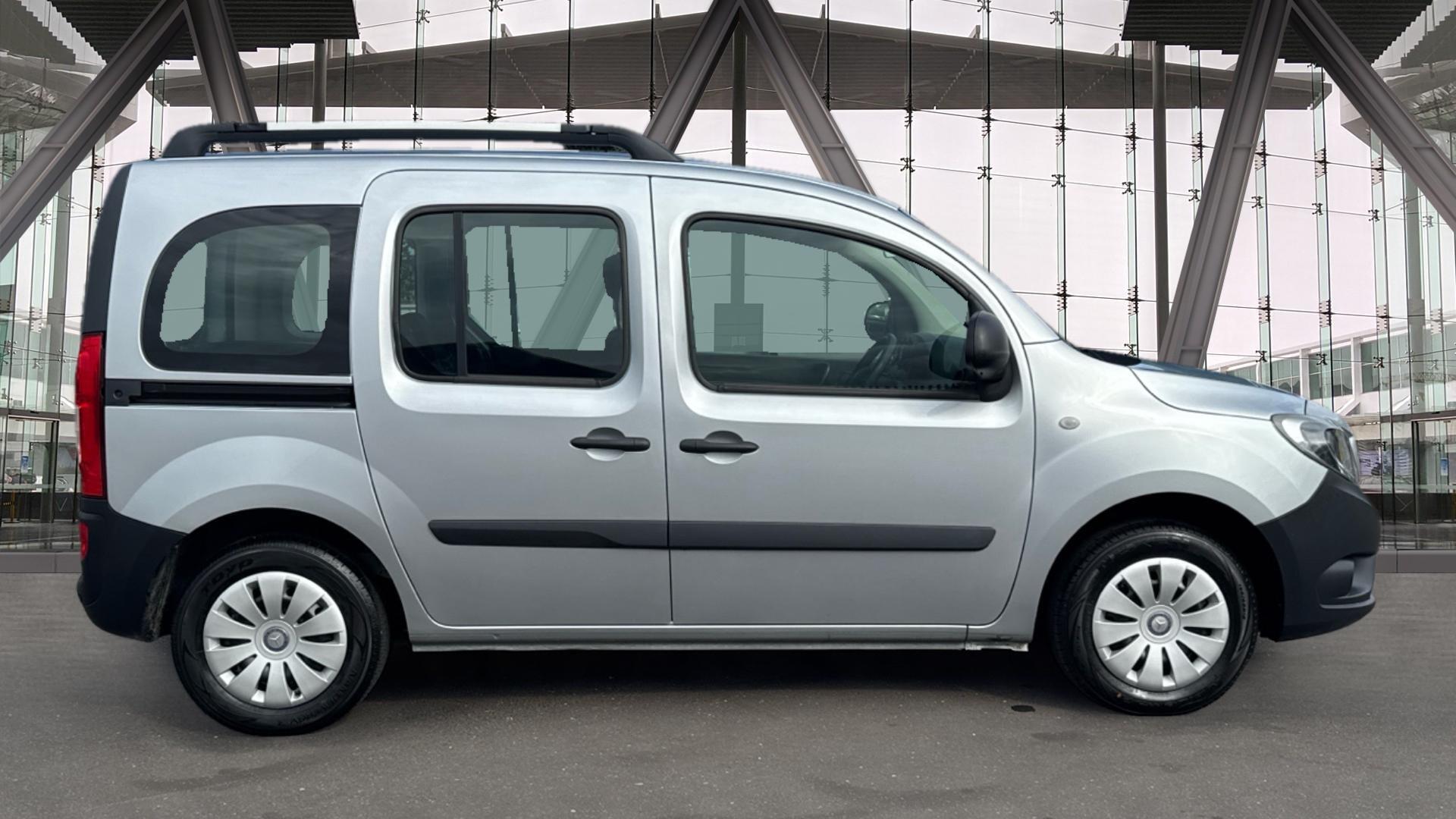 111 CDI PRO Tourer L2 Eu6 114PS 5 Seats Image 12