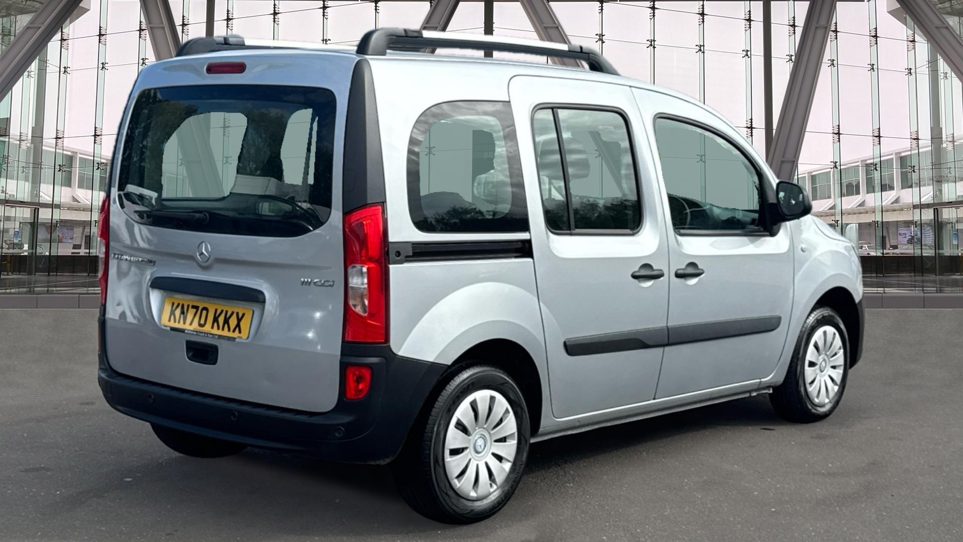 111 CDI PRO Tourer L2 Eu6 114PS 5 Seats Image 16