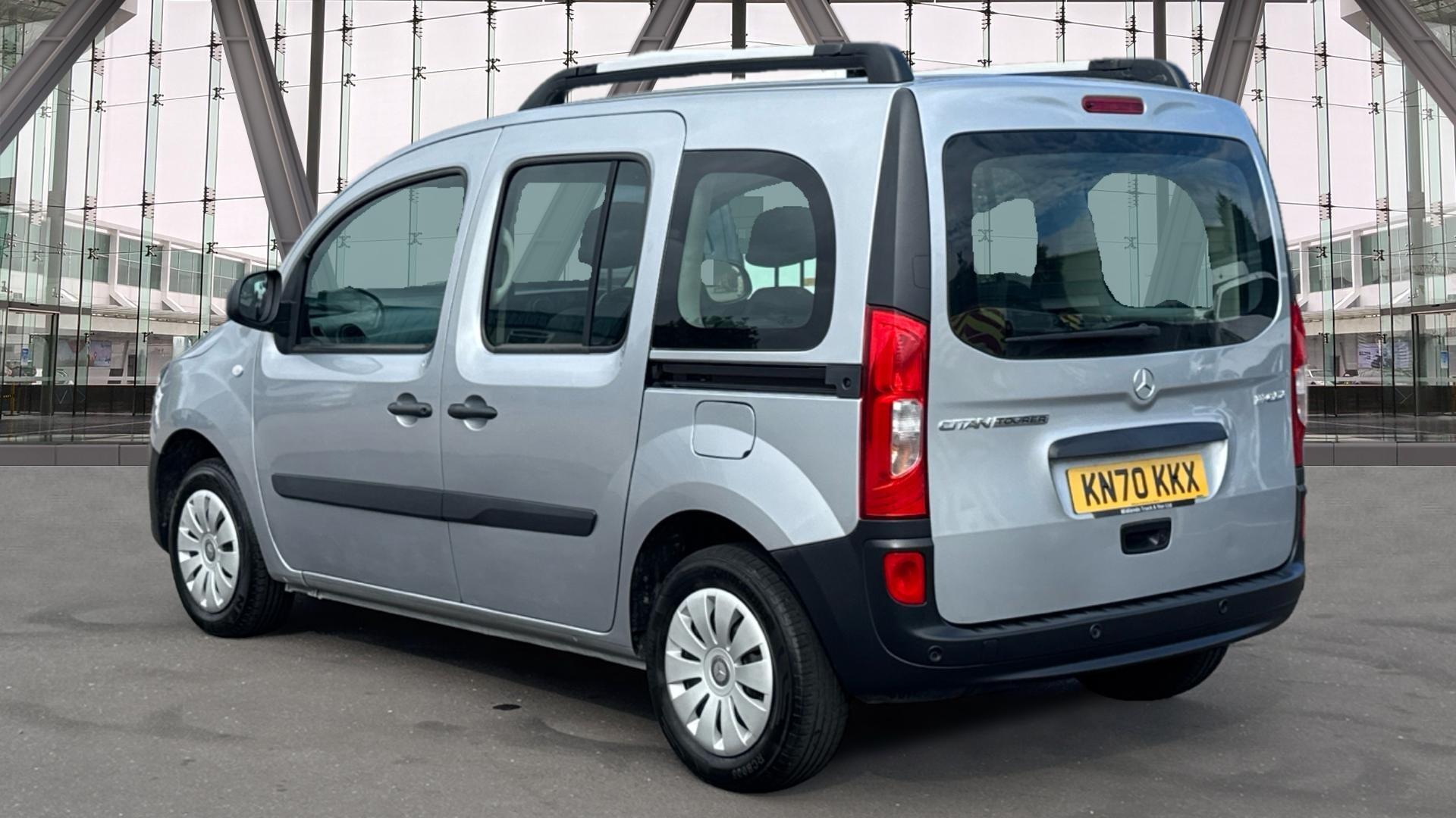 111 CDI PRO Tourer L2 Eu6 114PS 5 Seats Image 17